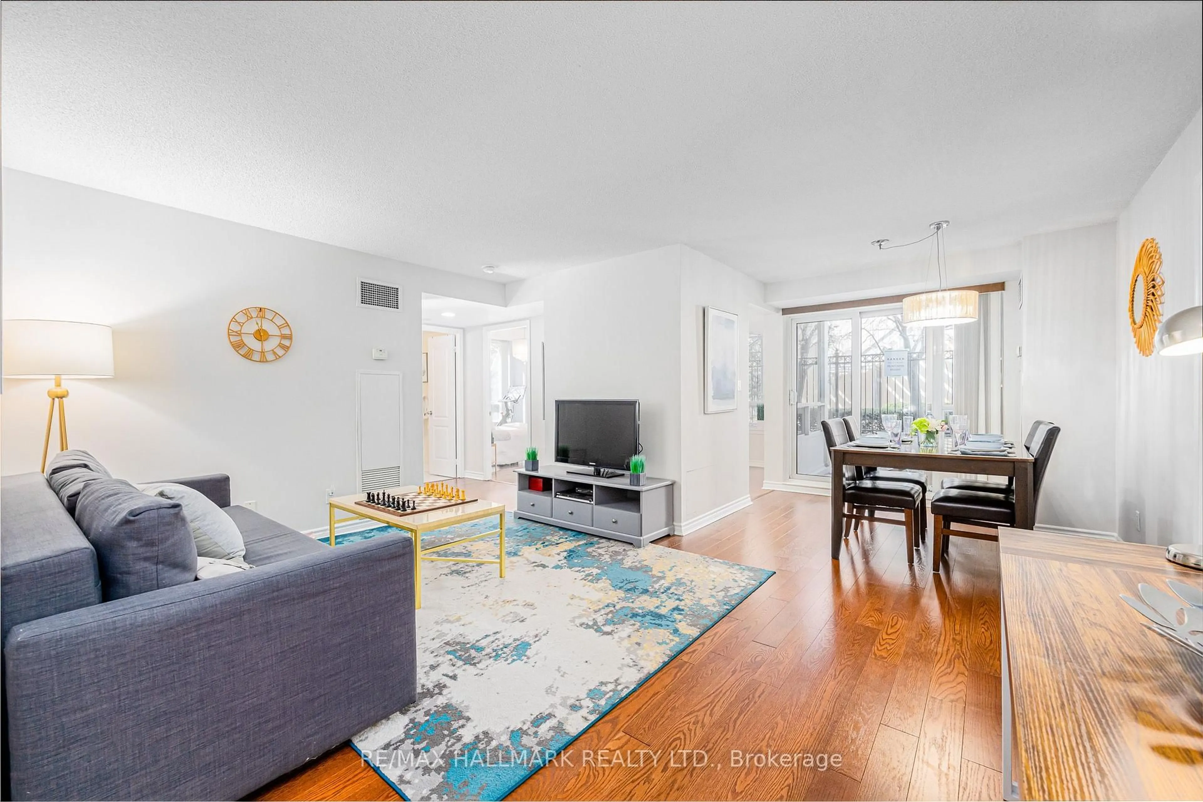 Living room with furniture, unknown for 3 Rean Dr #112, Toronto Ontario M2K 3C2