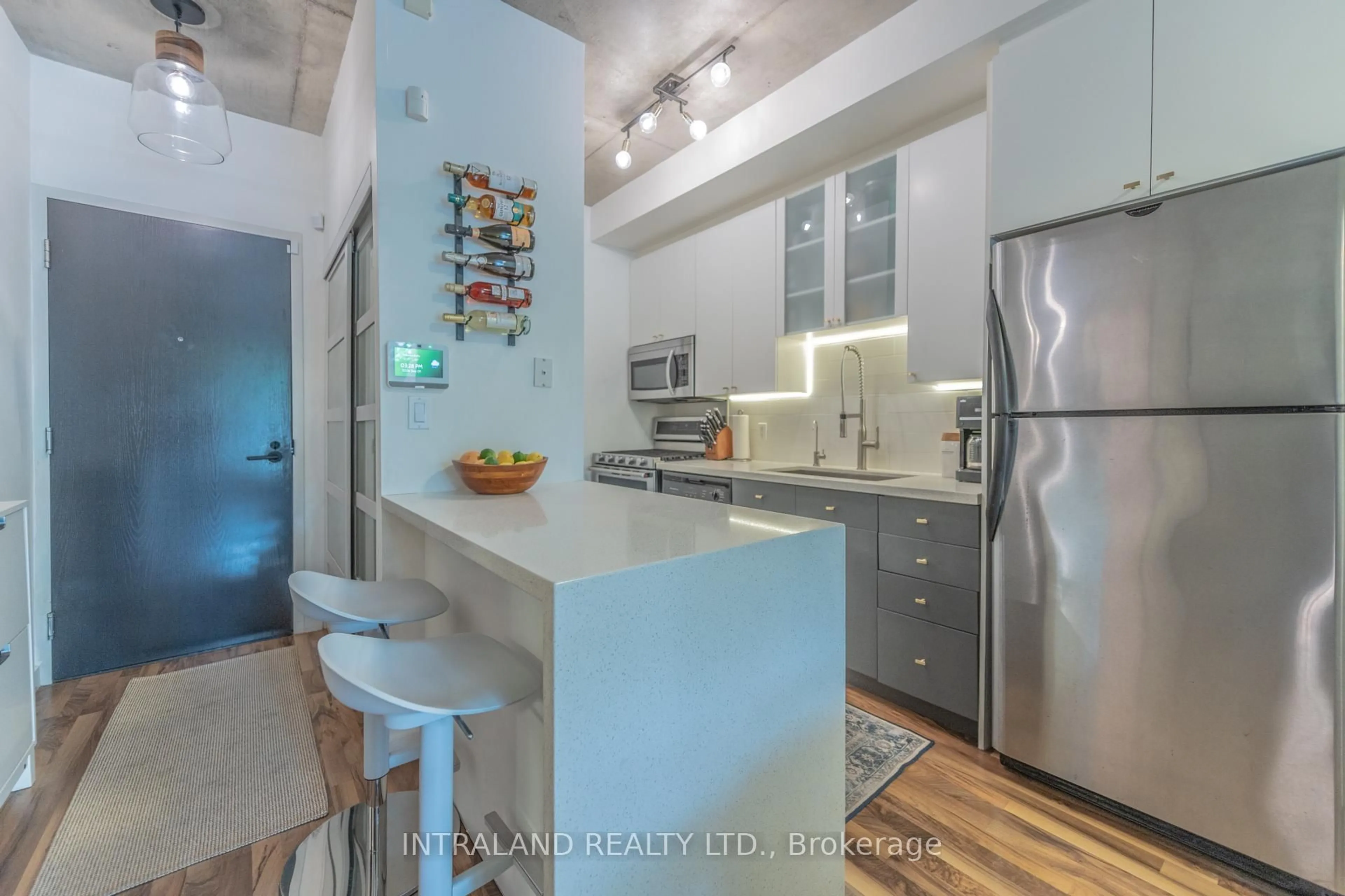 Open concept kitchen, unknown for 1 Shaw St #113, Toronto Ontario M6K 0A1