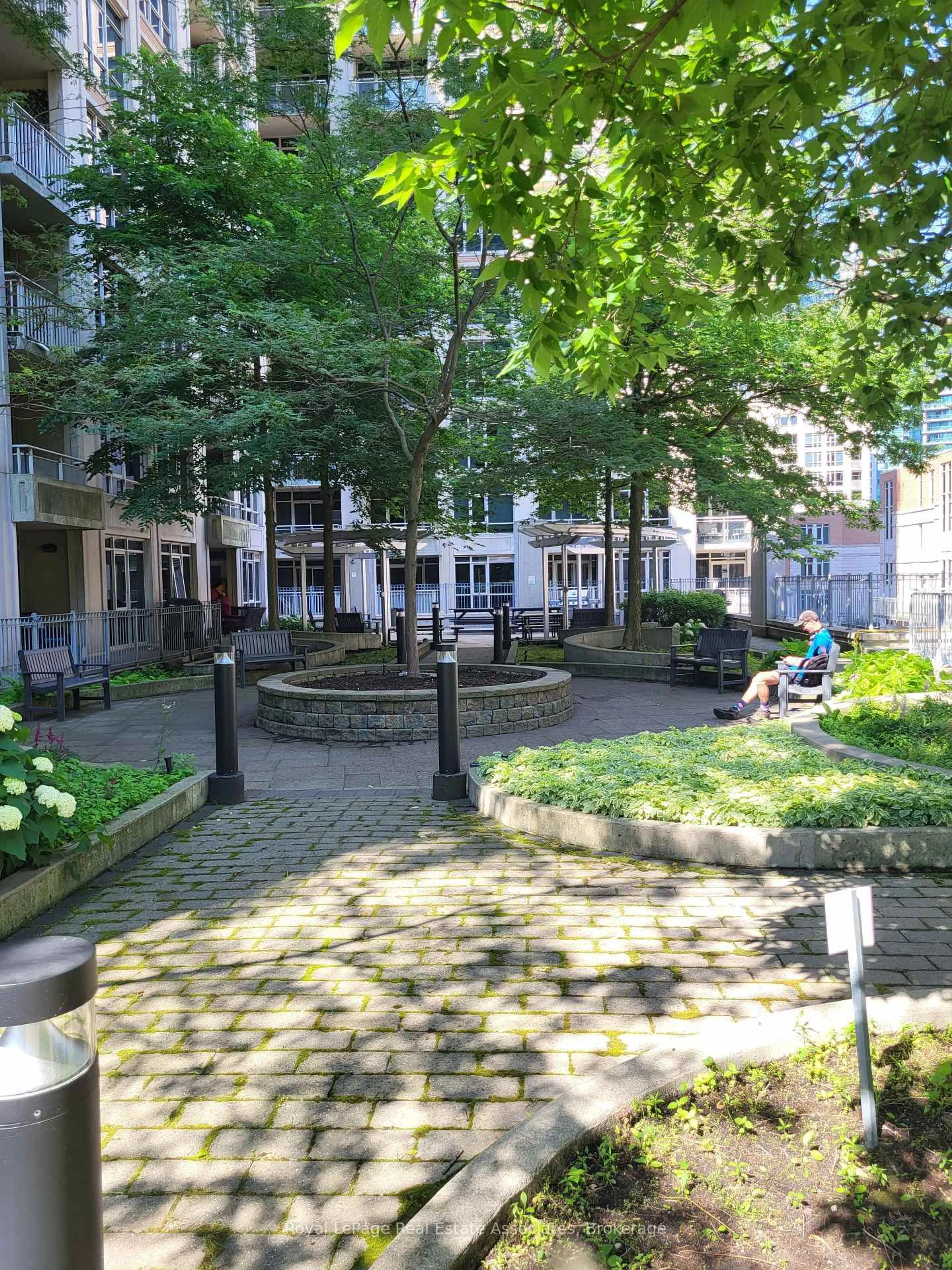 Patio, street for 21 Grand Magazine St #908, Toronto Ontario M5V 1B5