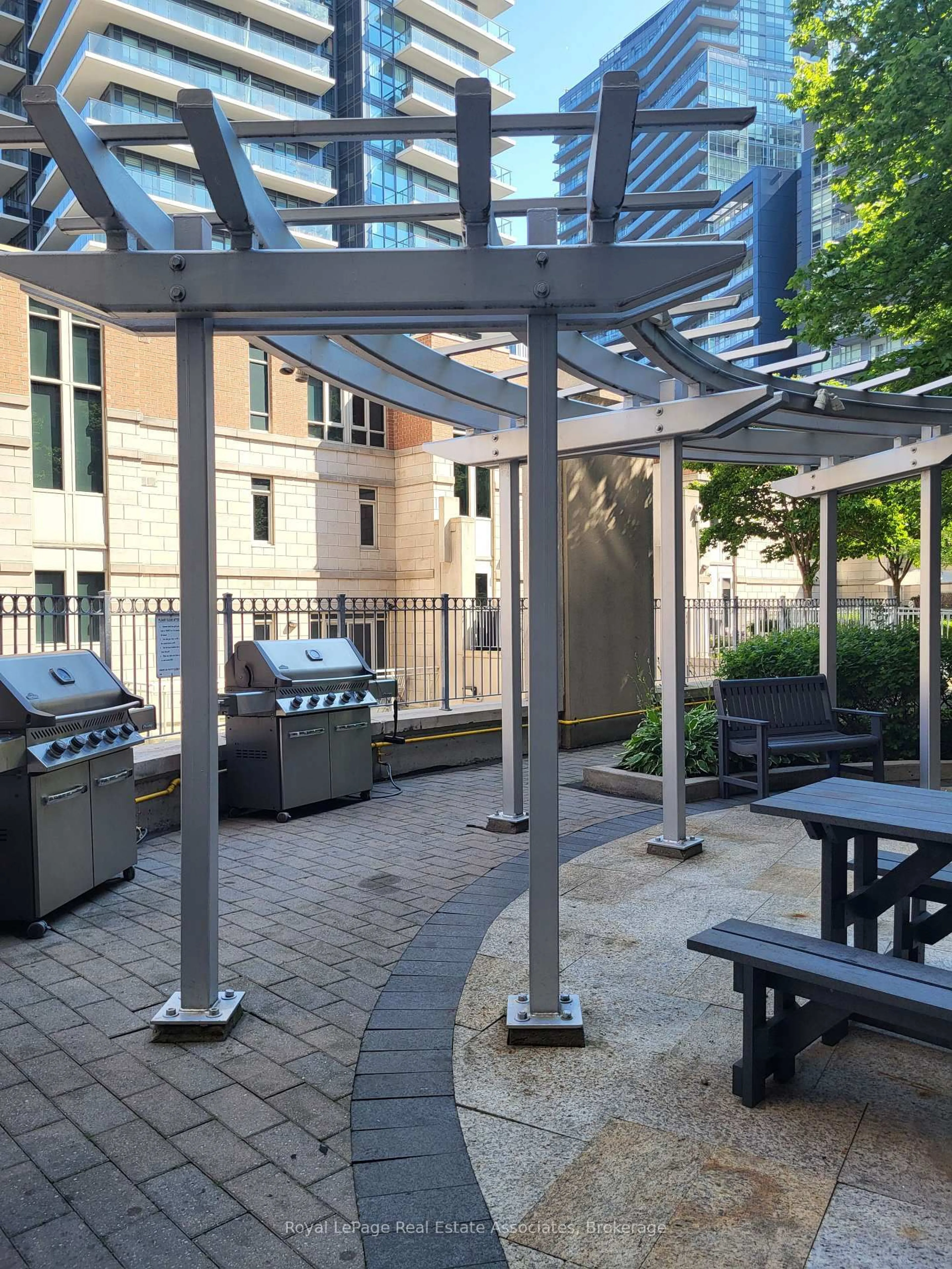 Patio, street for 21 Grand Magazine St #908, Toronto Ontario M5V 1B5