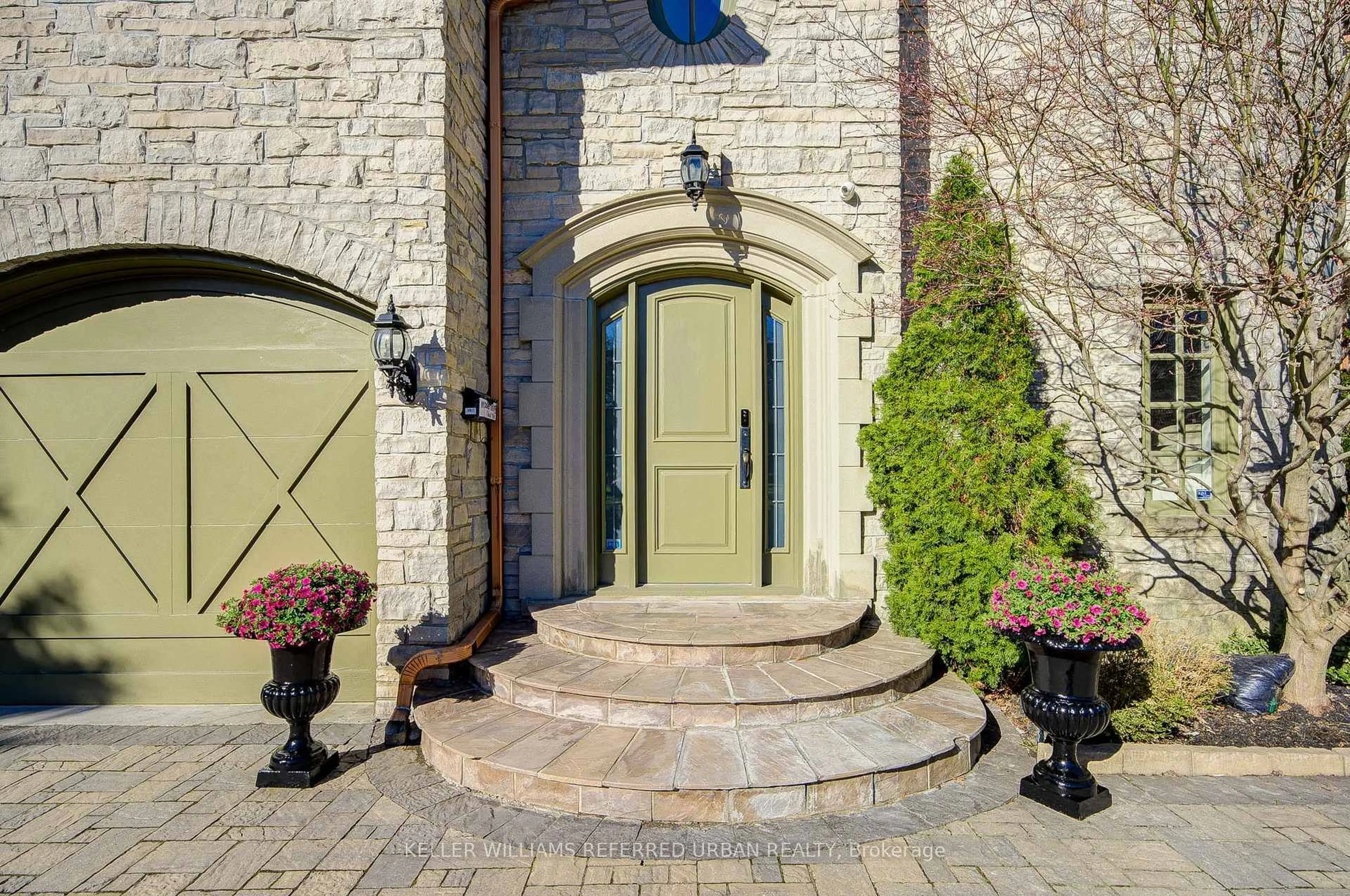 Indoor entryway for 7 Legacy Crt, Toronto Ontario M2L 2Y7