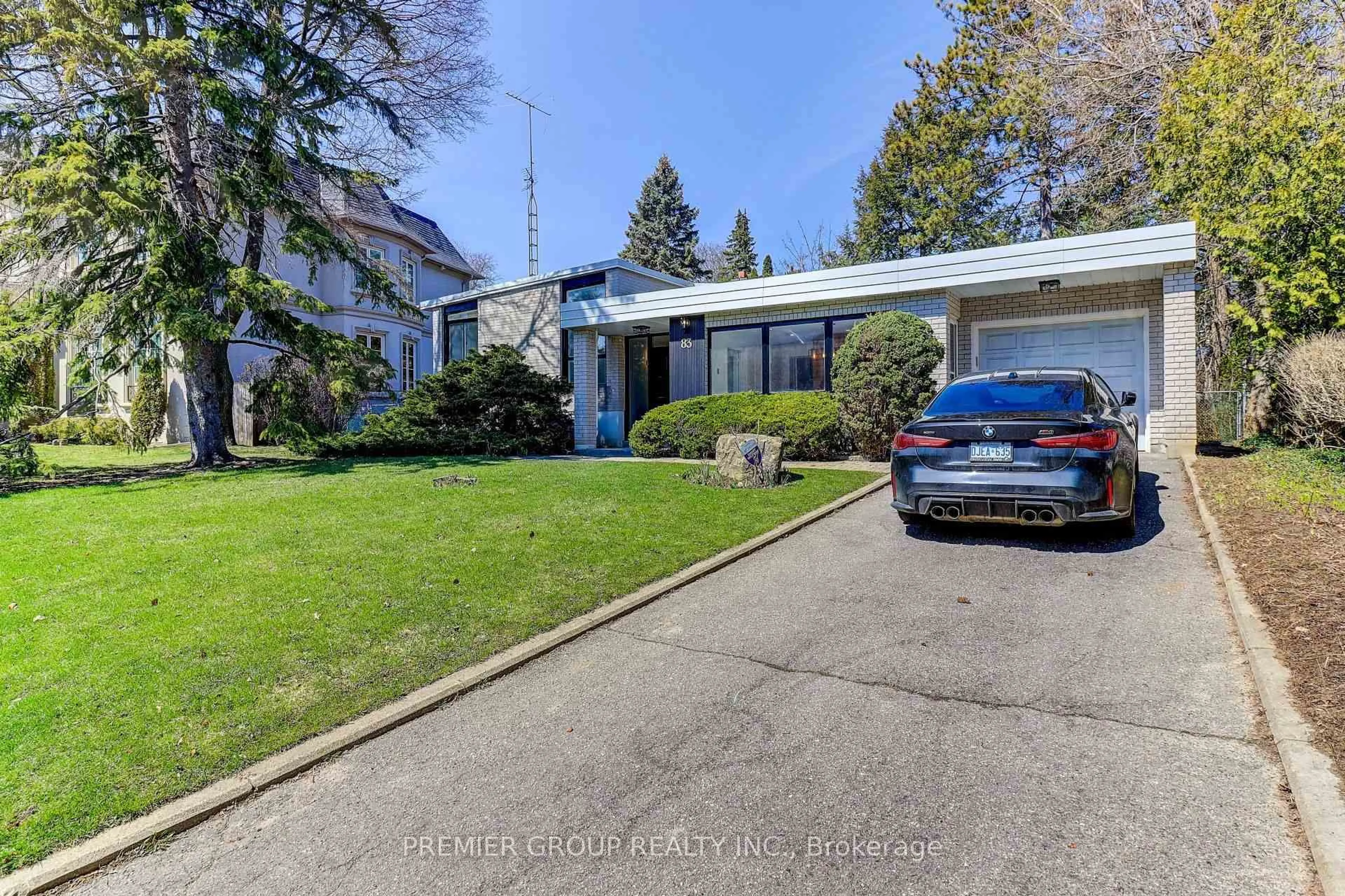 A pic from outside/outdoor area/front of a property/back of a property/a pic from drone, street for 83 Larkfield Dr, Toronto Ontario M3B 2H5