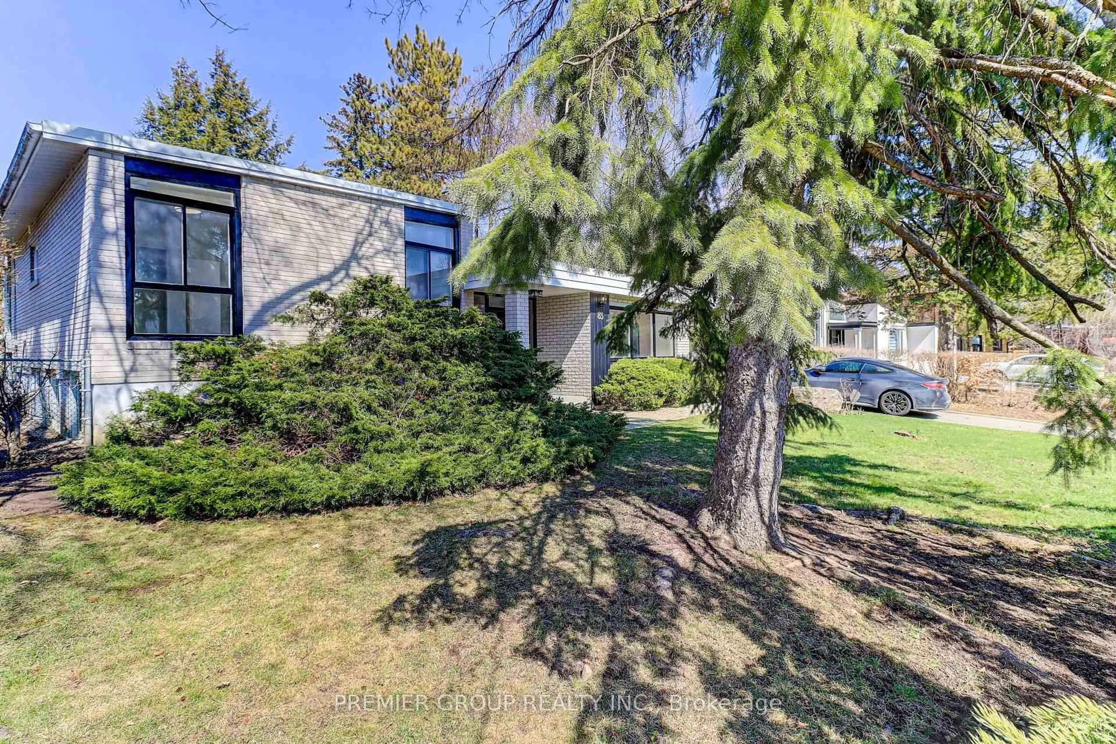 A pic from outside/outdoor area/front of a property/back of a property/a pic from drone, street for 83 Larkfield Dr, Toronto Ontario M3B 2H5