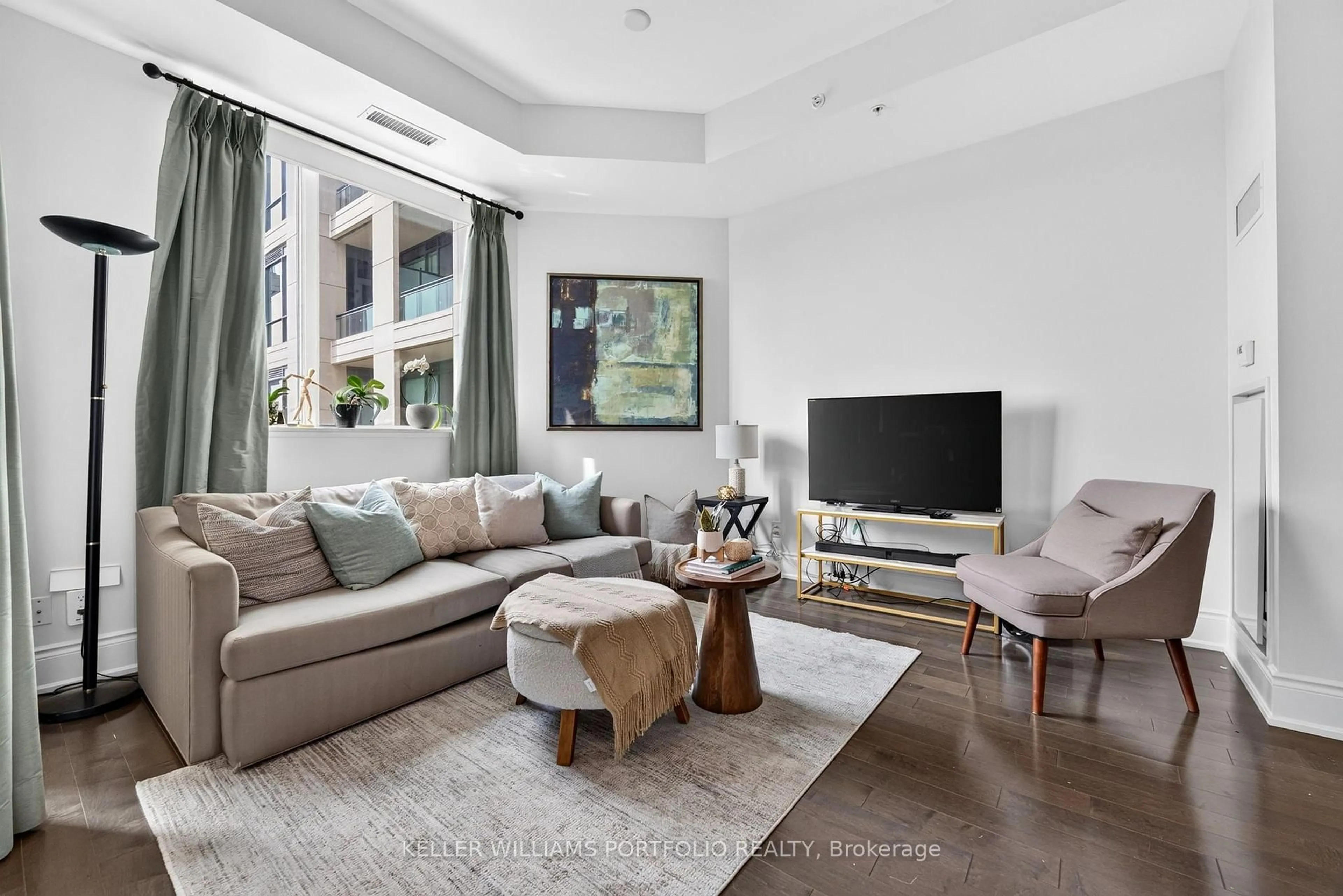 Living room with furniture, unknown for 23 Glebe Rd #802, Toronto Ontario M5P 0A1