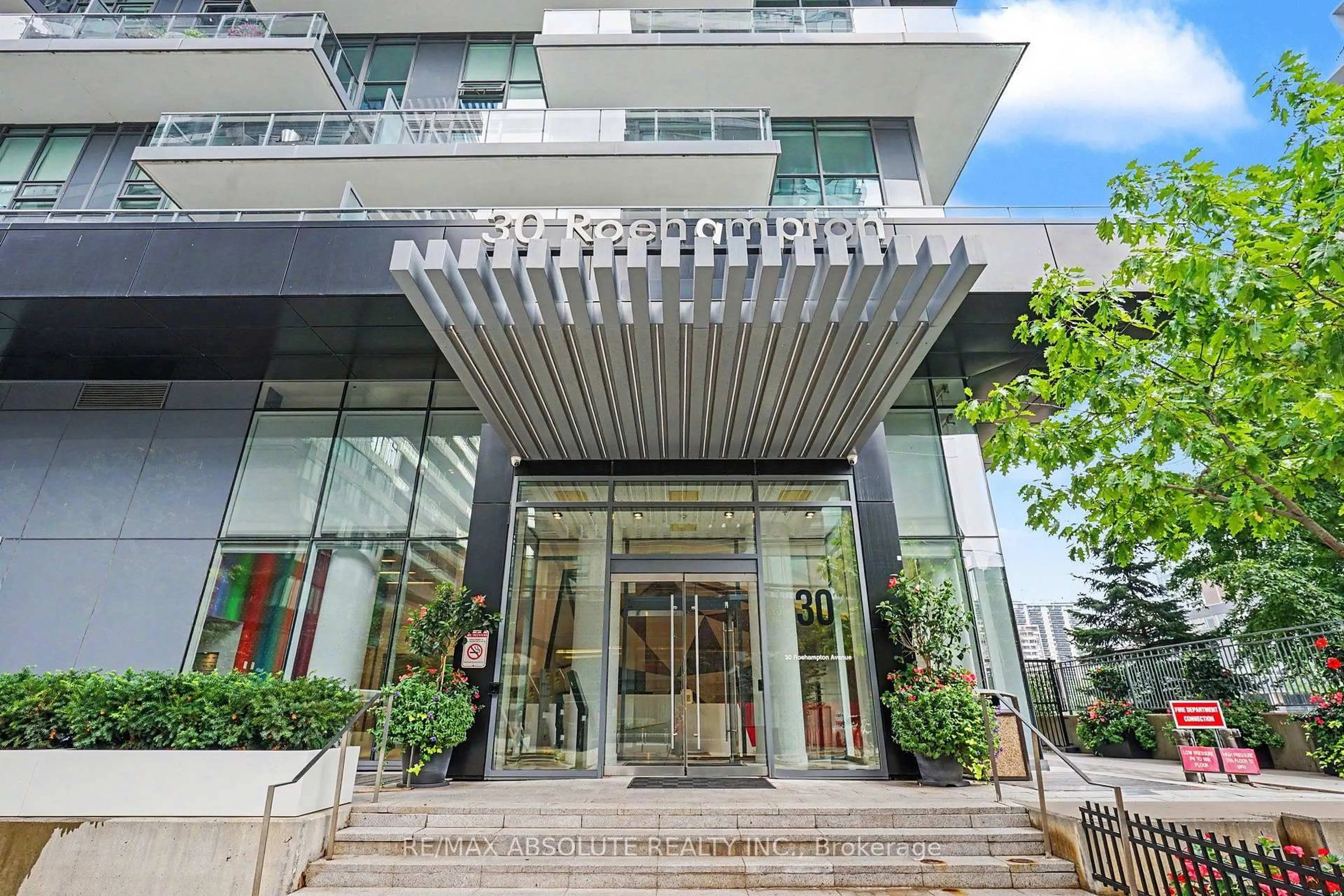Indoor foyer for 30 Roehampton Ave #2809, Toronto Ontario M4P 0B9