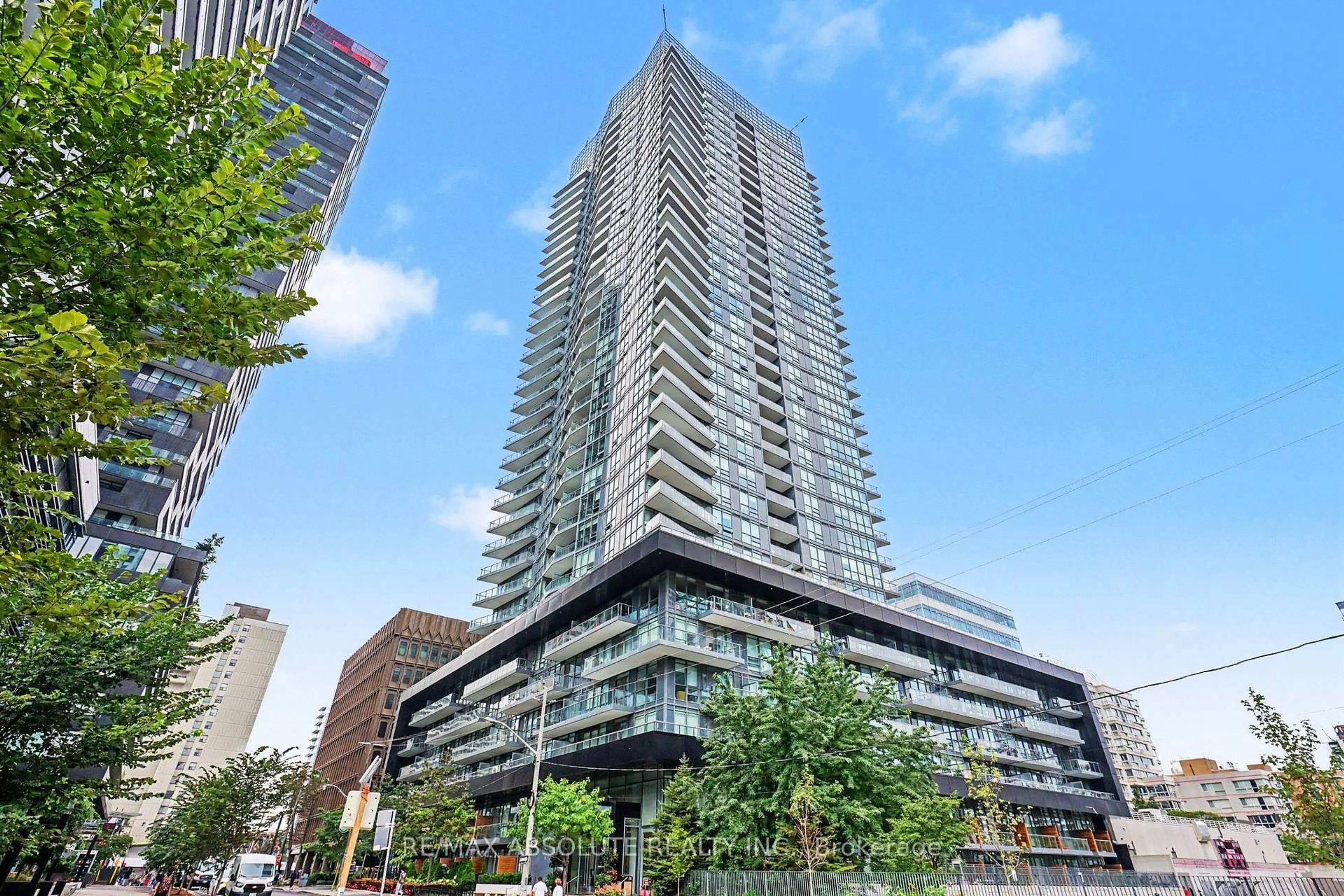Patio, building for 30 Roehampton Ave #2809, Toronto Ontario M4P 0B9