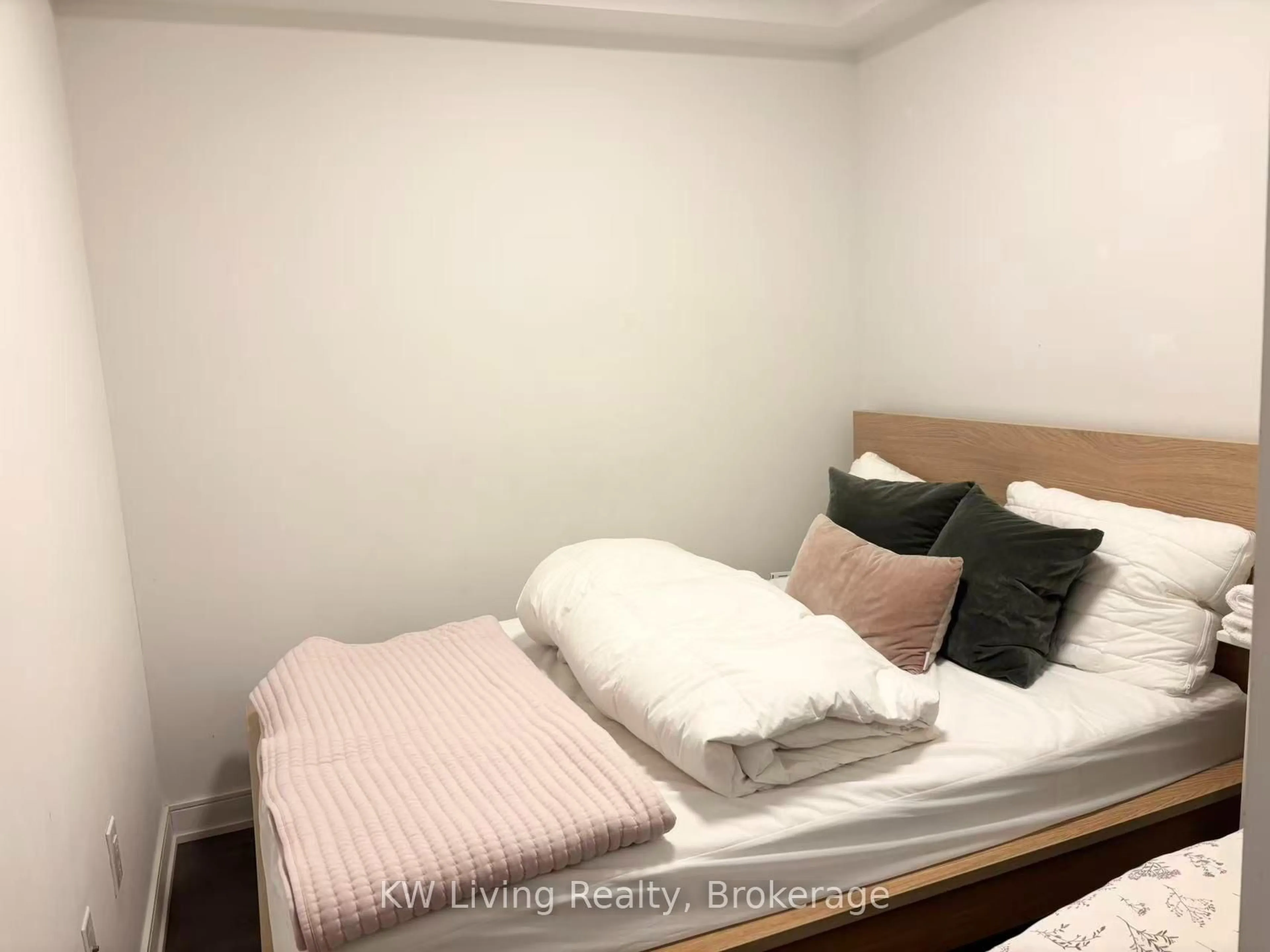 Bedroom with bed, unknown for 525 Adelaide St #1033, Toronto Ontario M5V 0N7