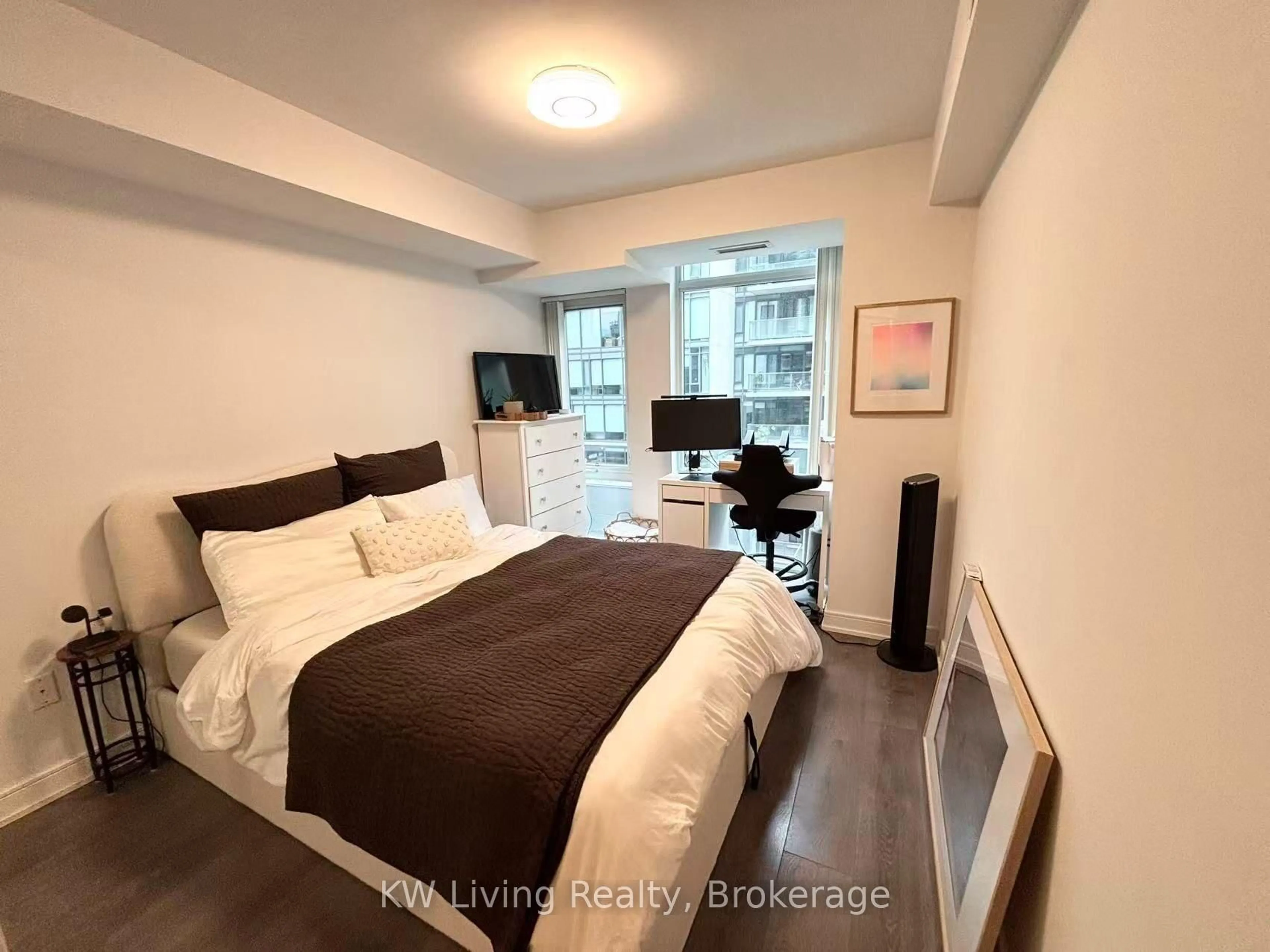Bedroom with bed, unknown for 525 Adelaide St #1033, Toronto Ontario M5V 0N7