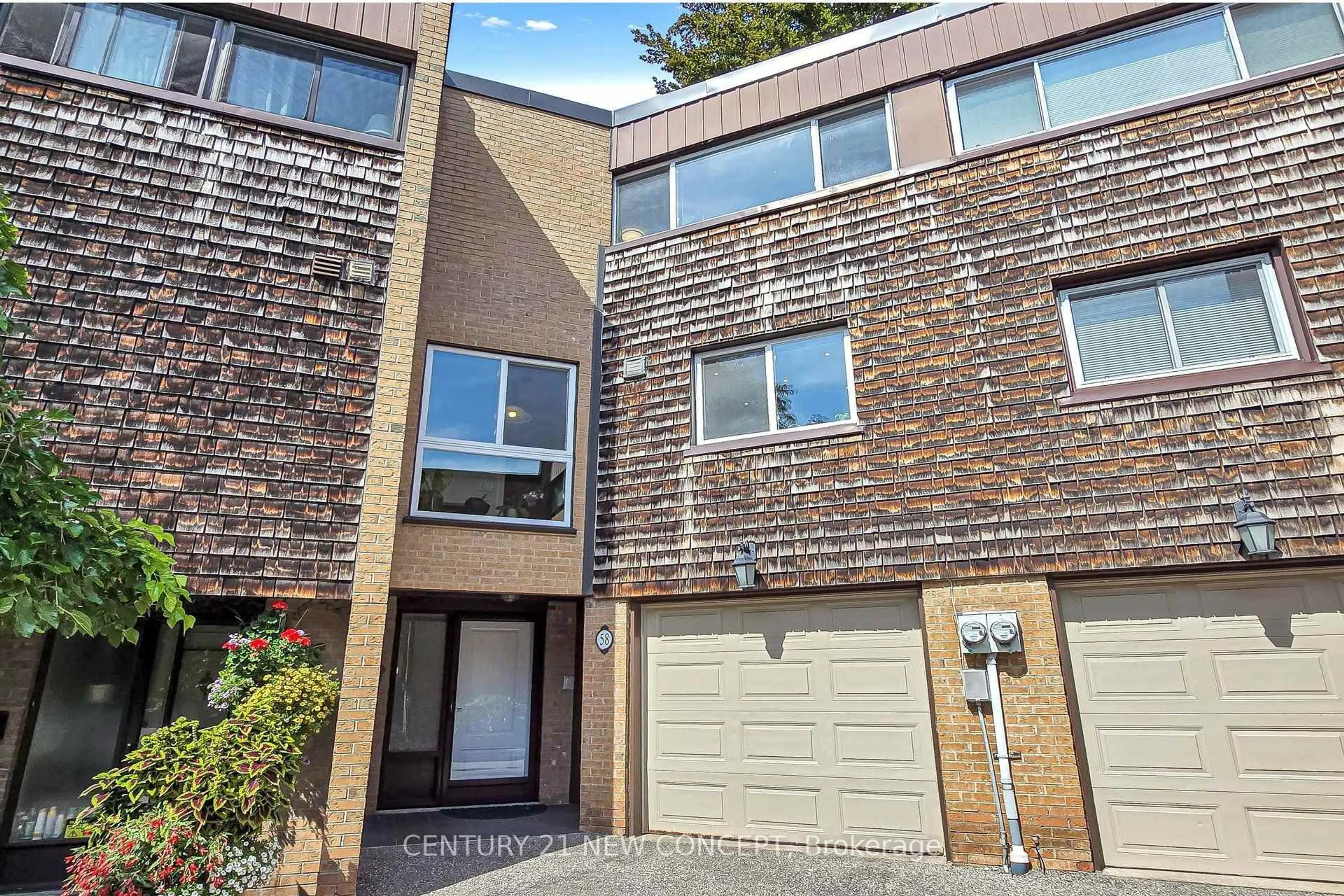 A pic from outside/outdoor area/front of a property/back of a property/a pic from drone, street for 58 Paul Markway, Toronto Ontario M2H 1S7