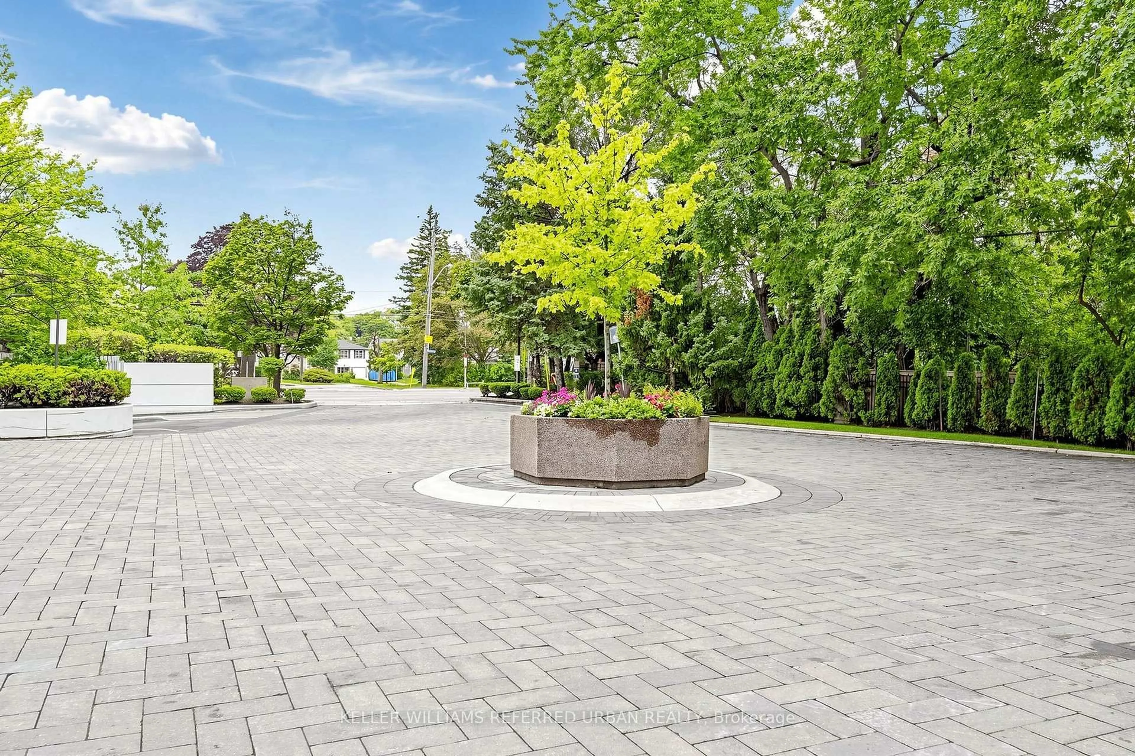 Patio, street for 1 Watergarden Way #5, Toronto Ontario M2K 2Z7