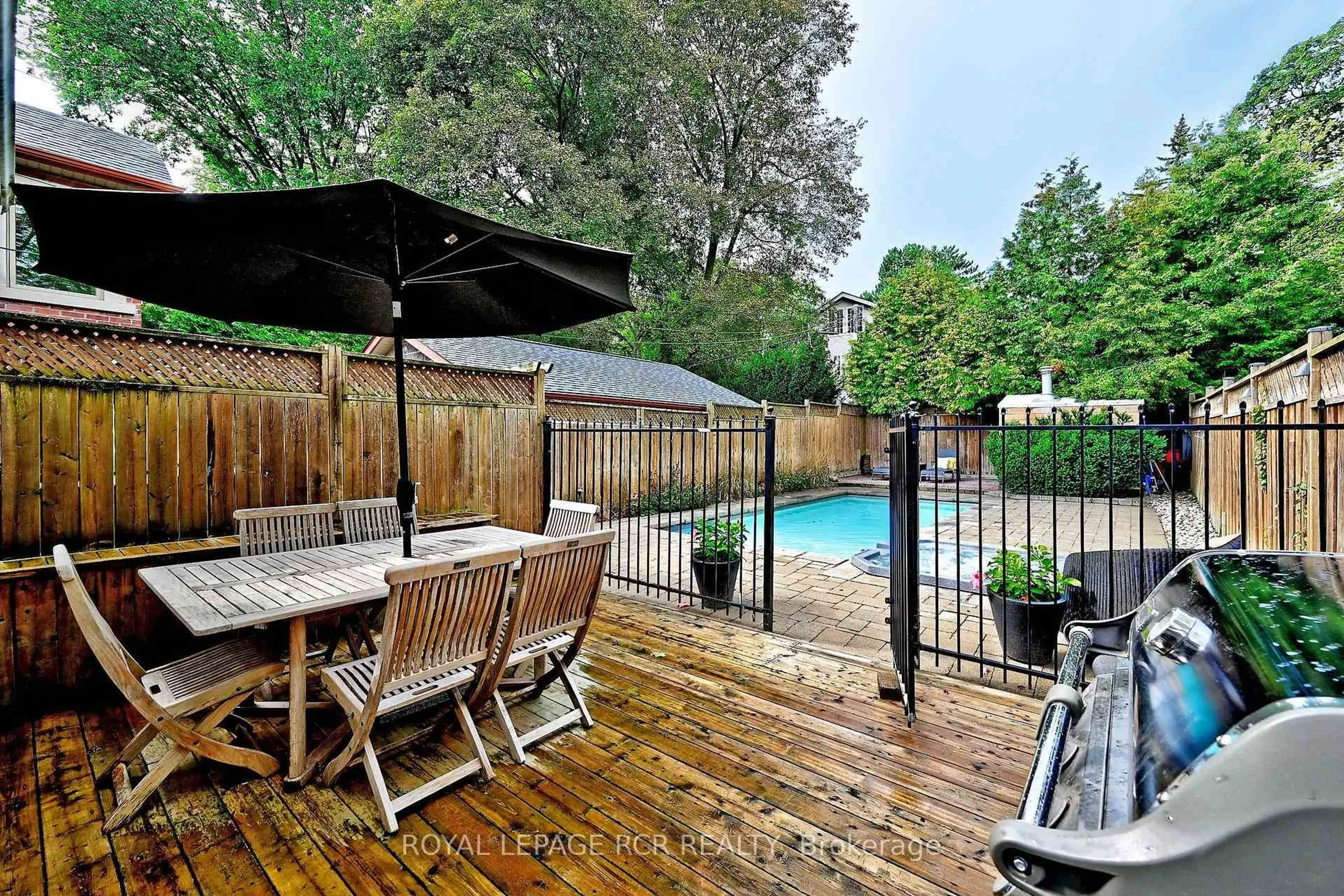 Patio, water/lake/river/ocean view for 214 Briar Hill Ave, Toronto Ontario M4R 1J2