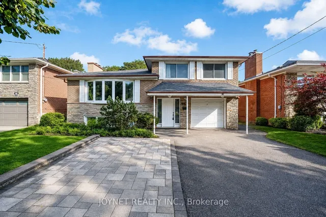 42 Brucedale Cres, Toronto 3