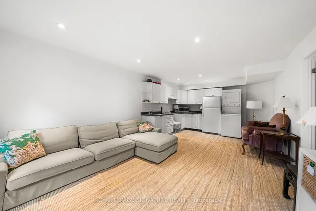 39 Regina Ave, Toronto 3