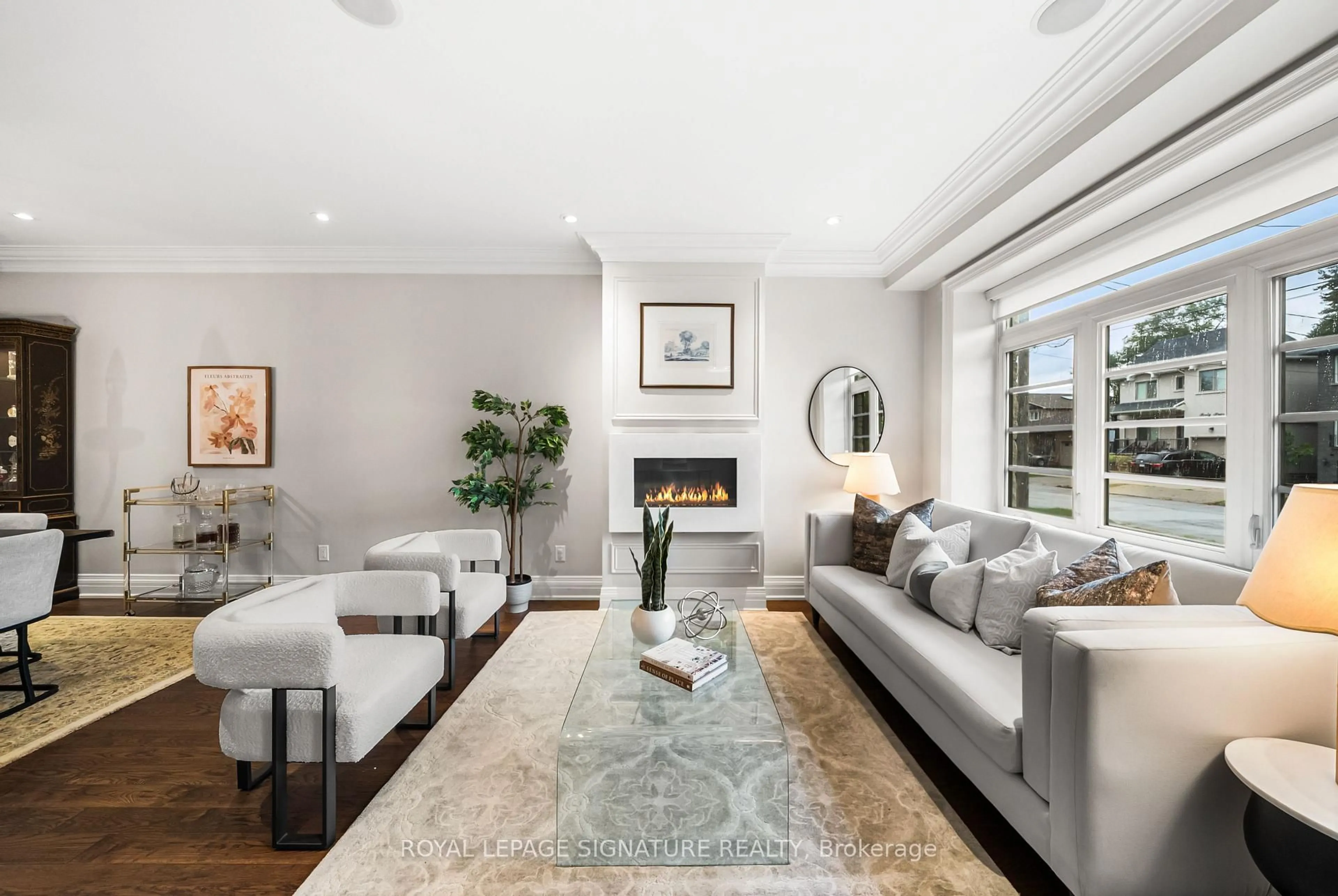 Living room with furniture, unknown for 39 Regina Ave, Toronto Ontario M6A 1R4