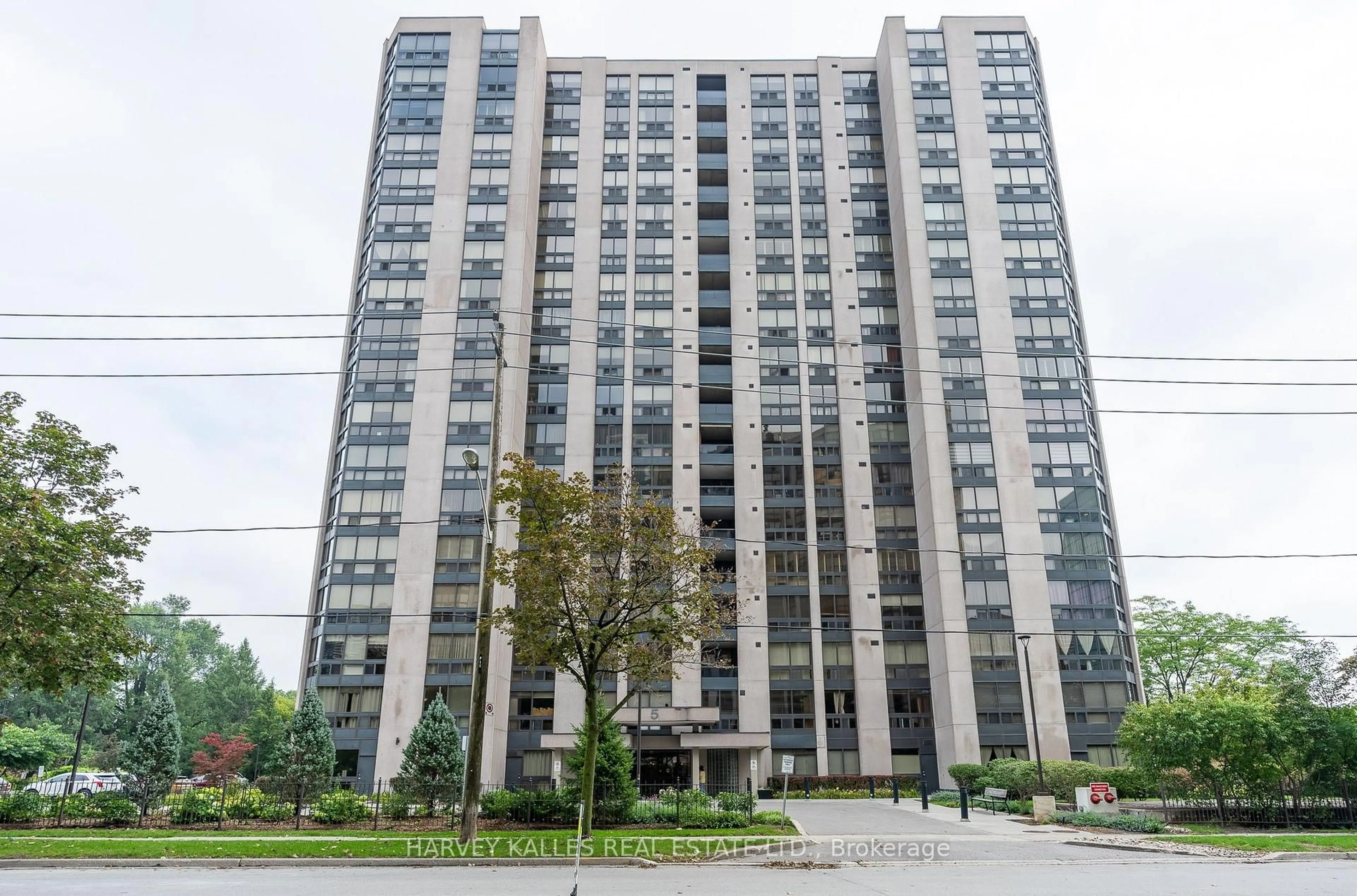 Indoor foyer for 5 Kenneth Ave #205, Toronto Ontario M2N 6M7
