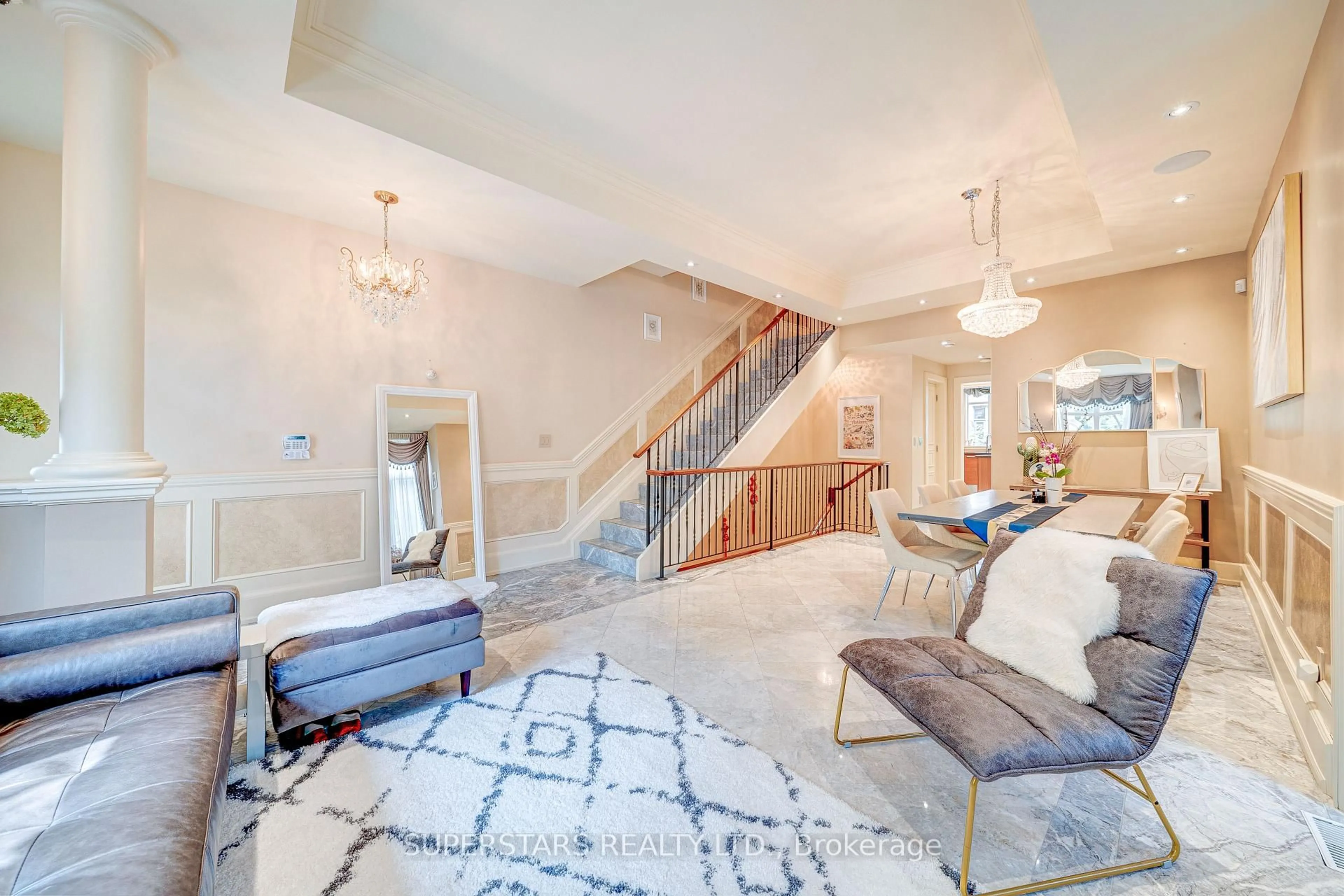Indoor foyer for 25 Elkhorn Dr #16, Toronto Ontario M2K 3E8