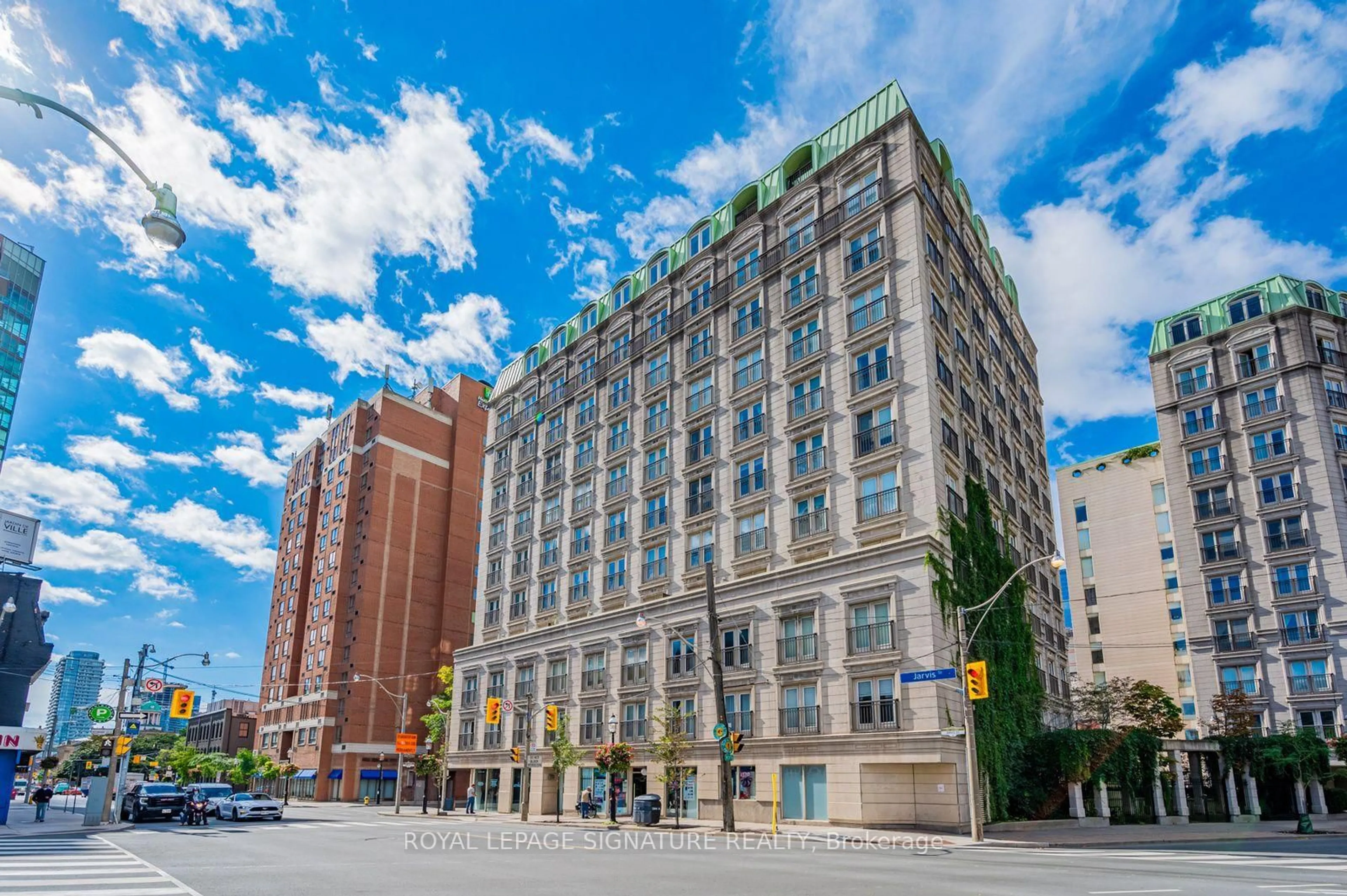 Patio, building for 120 Lombard St #803, Toronto Ontario M5C 3H5
