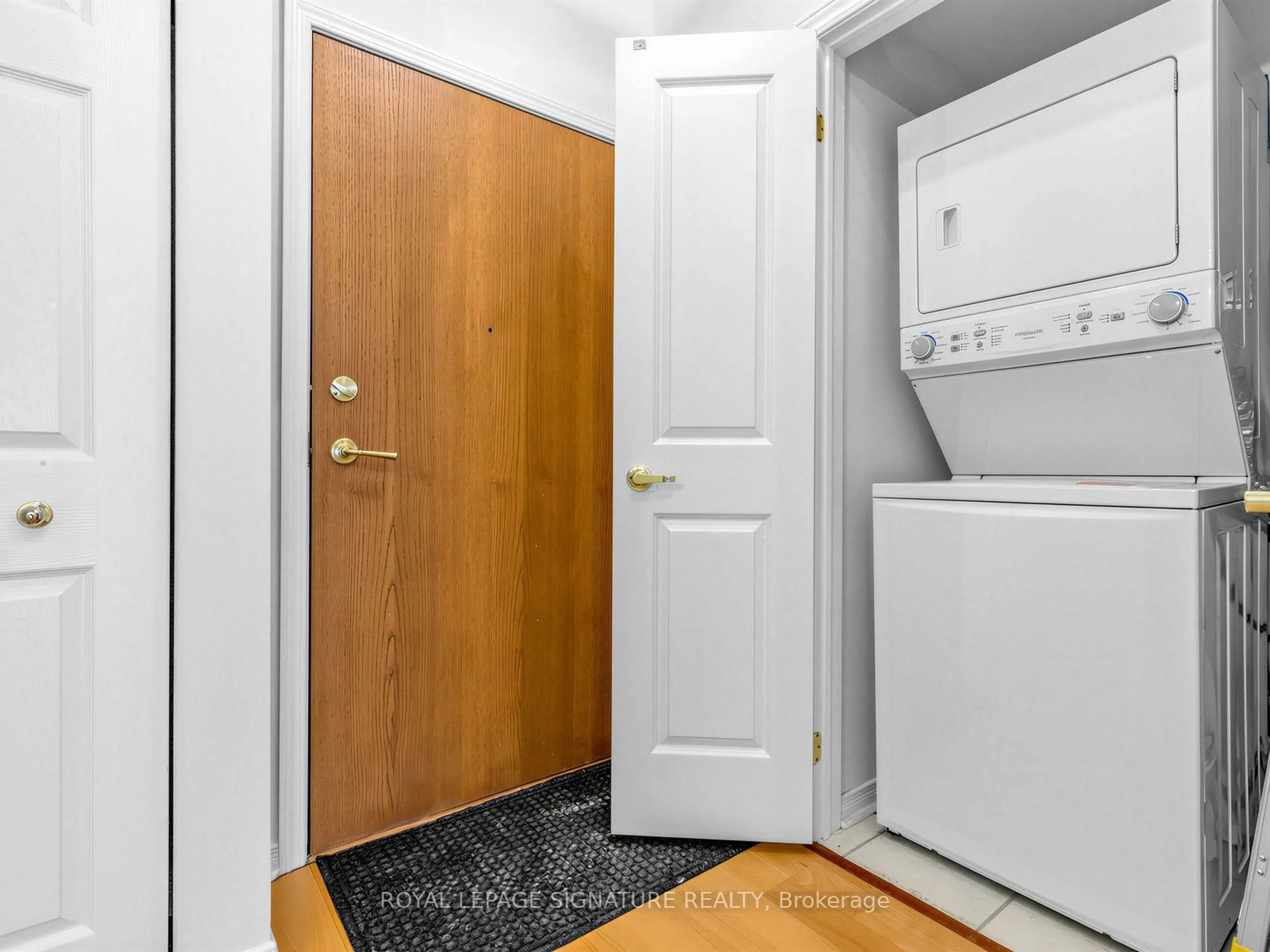 Indoor entryway for 120 Lombard St #803, Toronto Ontario M5C 3H5