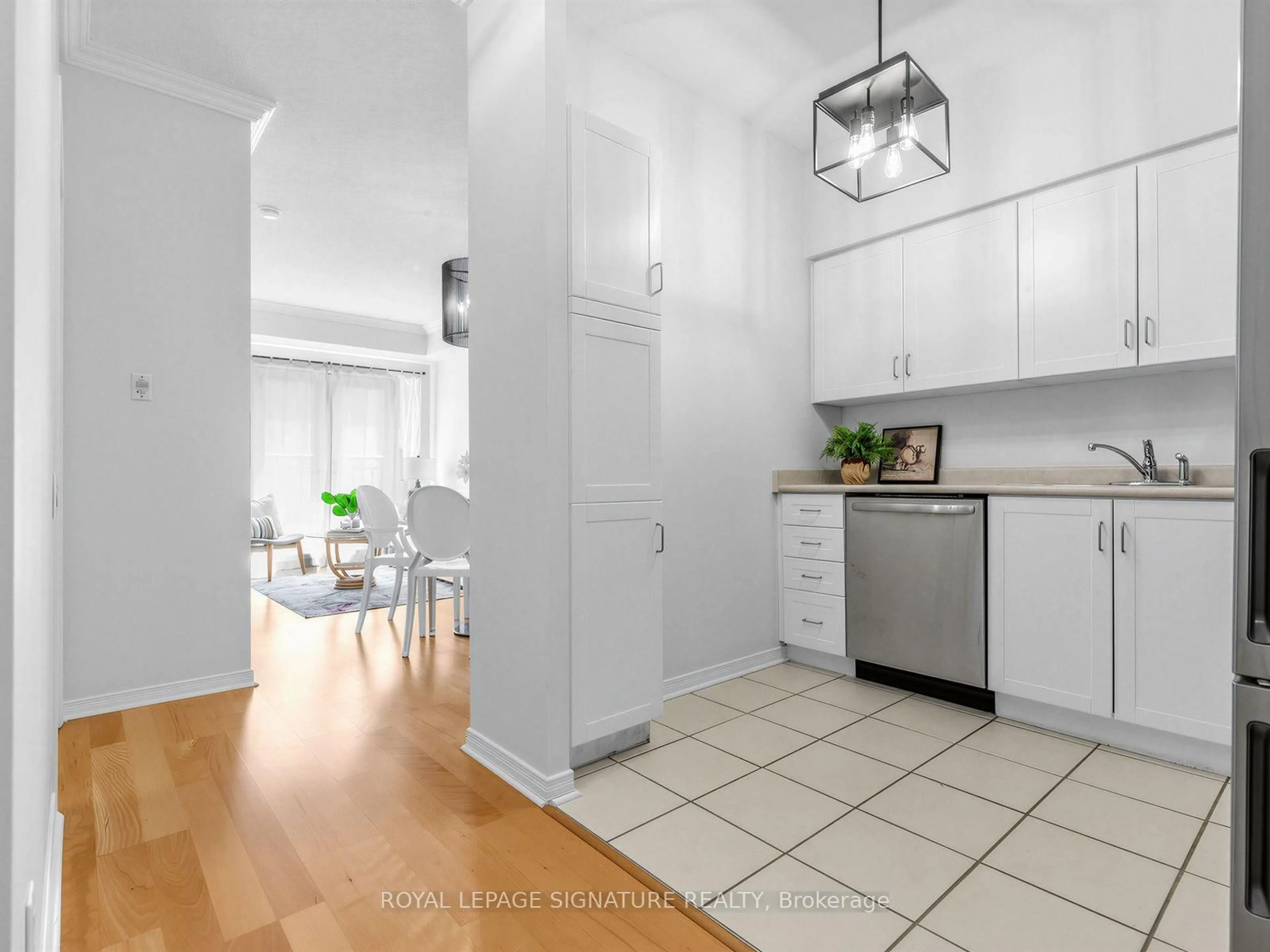 Open concept kitchen, ceramic/tile floor for 120 Lombard St #803, Toronto Ontario M5C 3H5