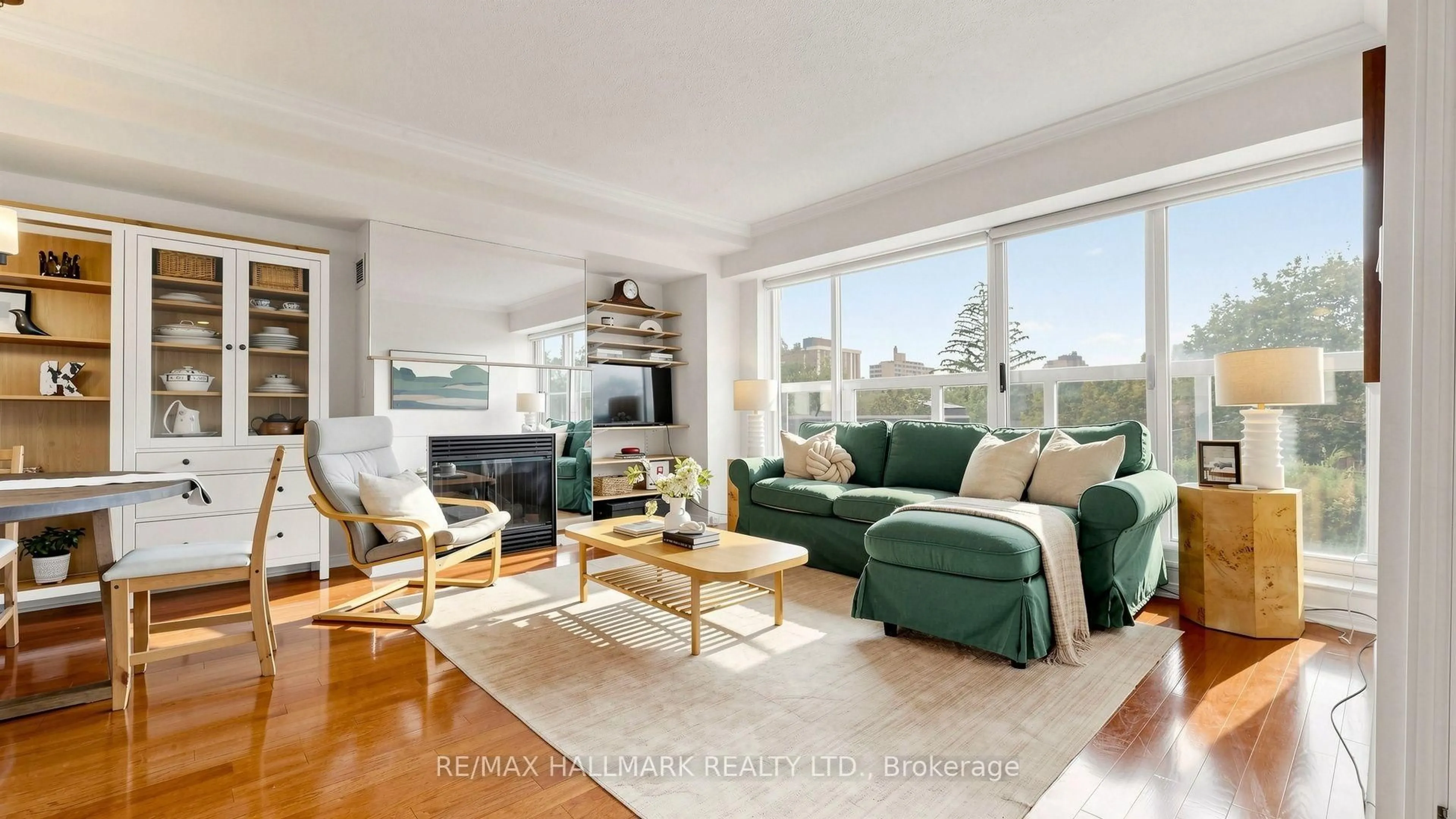 Living room with furniture, unknown for 1818 Bayview Ave #312, Toronto Ontario M4G 4G6