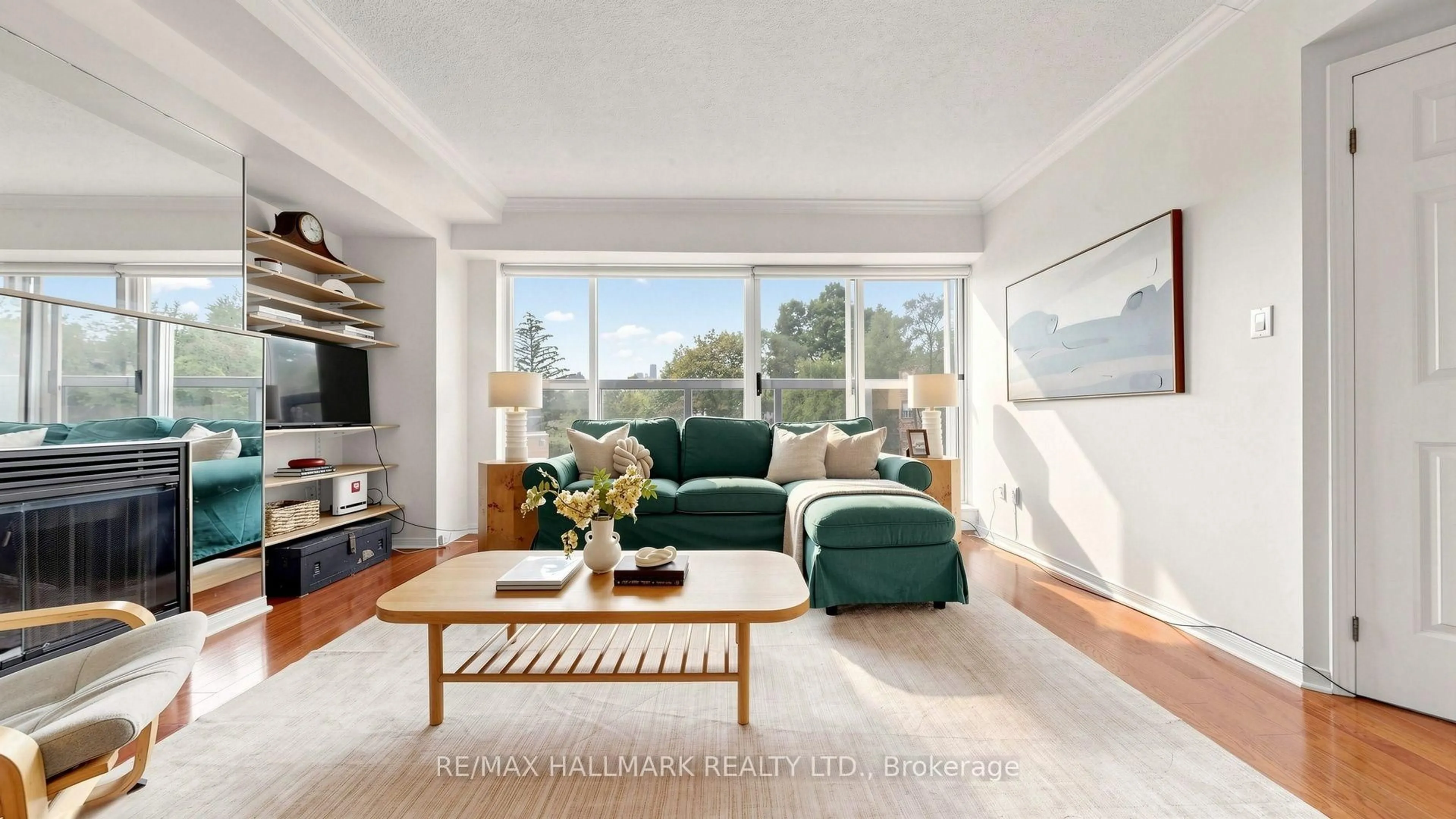 Living room with furniture, unknown for 1818 Bayview Ave #312, Toronto Ontario M4G 4G6