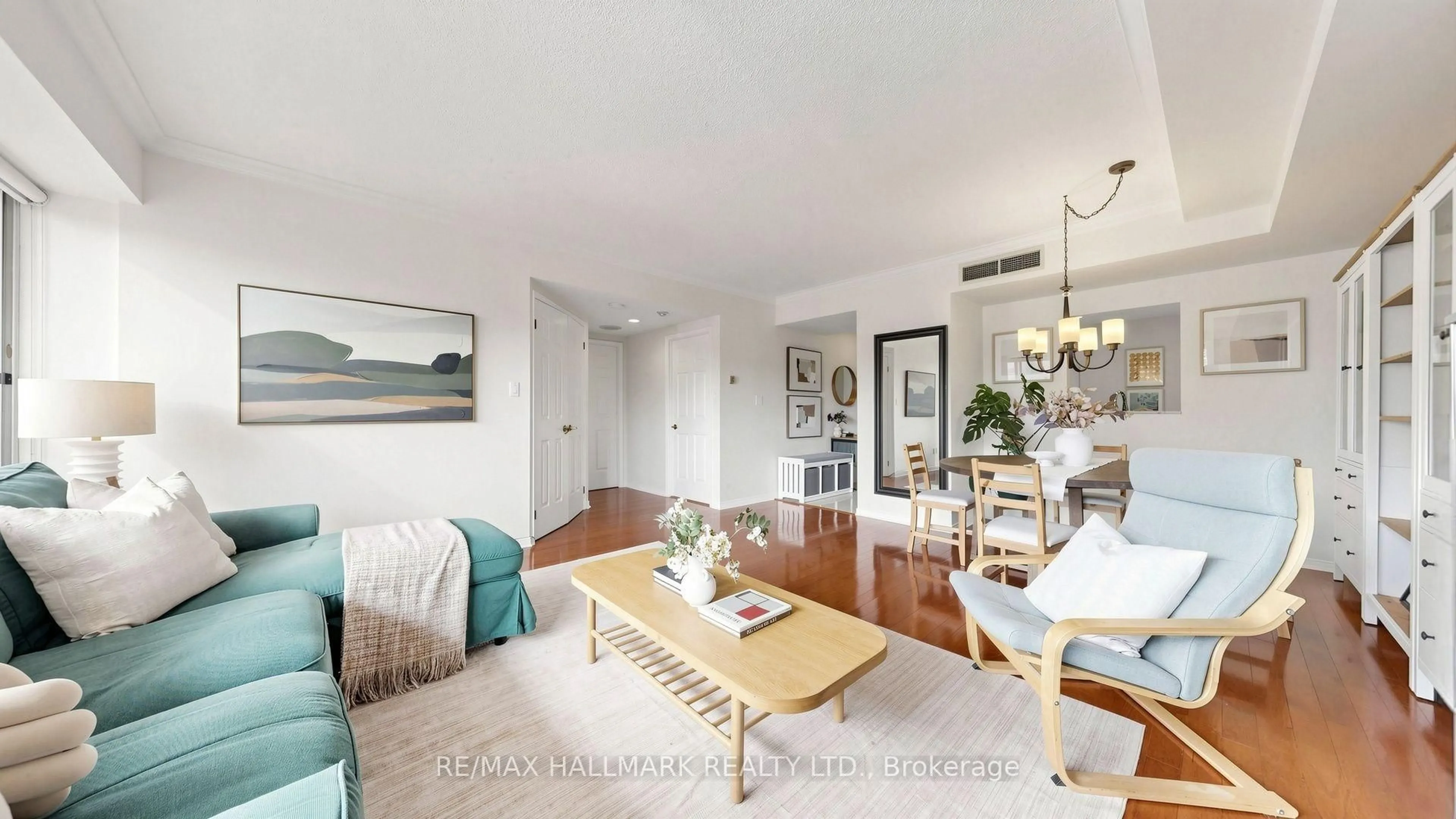 Living room with furniture, wood/laminate floor for 1818 Bayview Ave #312, Toronto Ontario M4G 4G6
