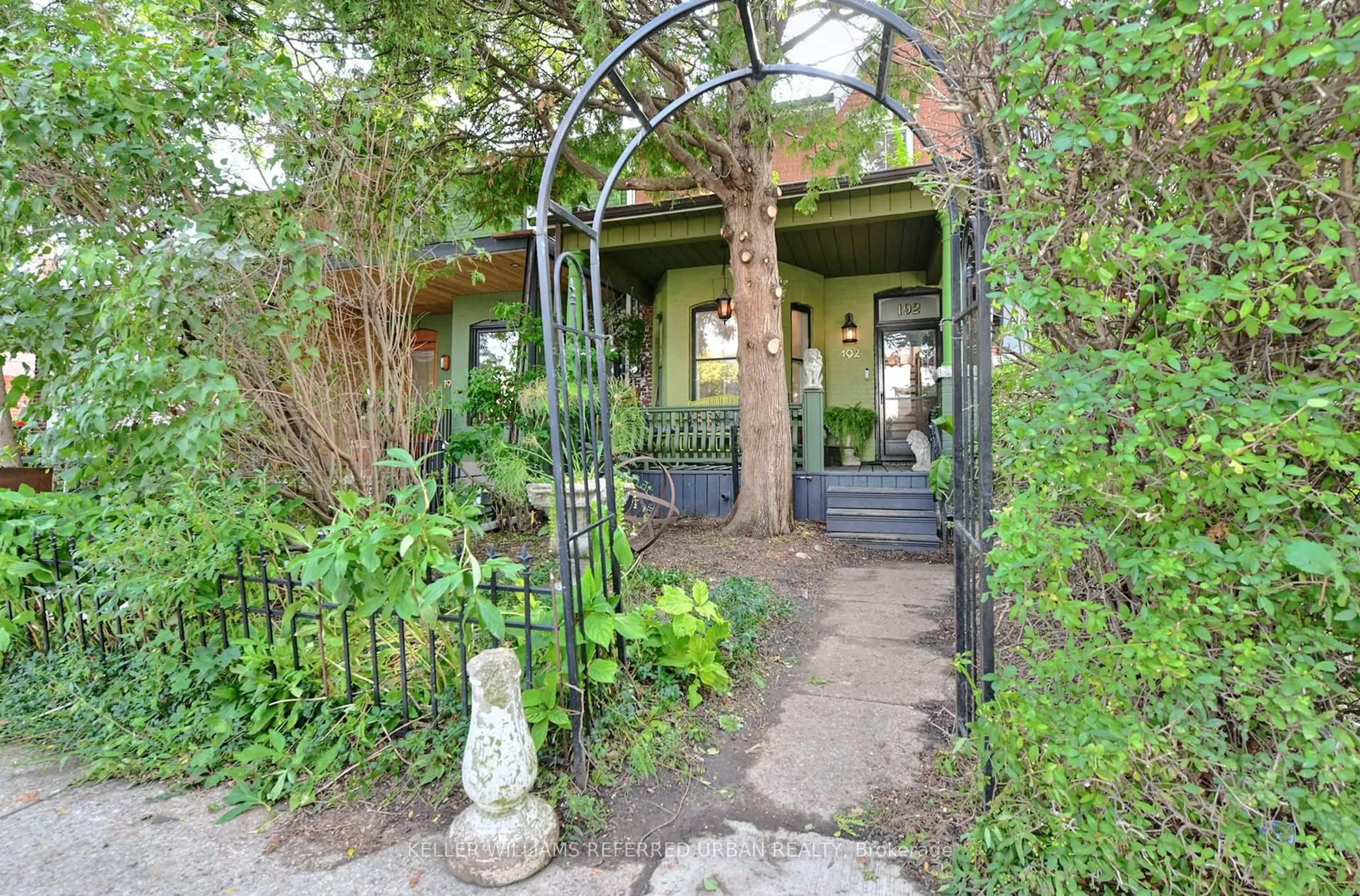 Patio, street for 192 Lisgar St, Toronto Ontario M6J 3G5