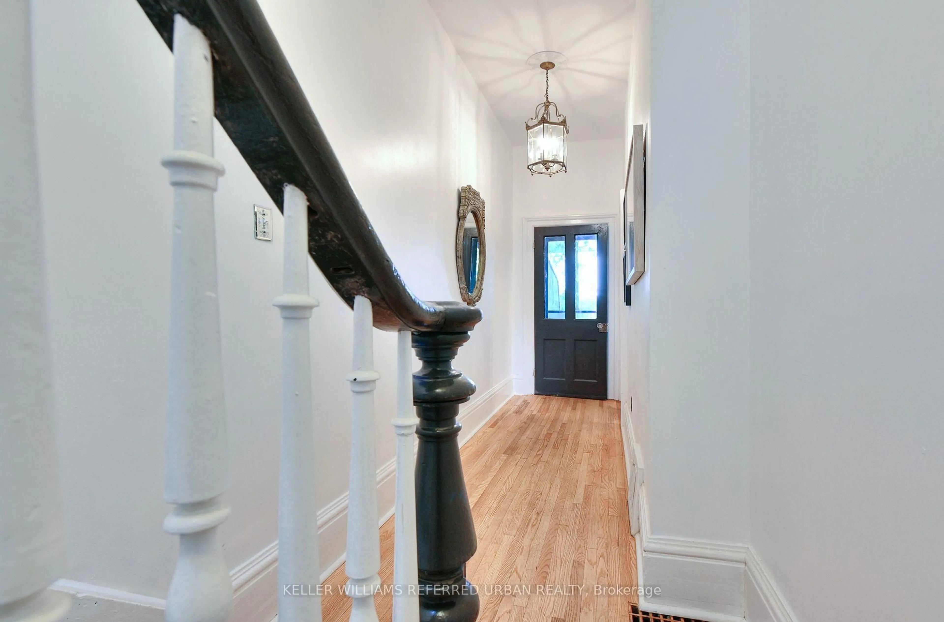 Indoor foyer for 192 Lisgar St, Toronto Ontario M6J 3G5