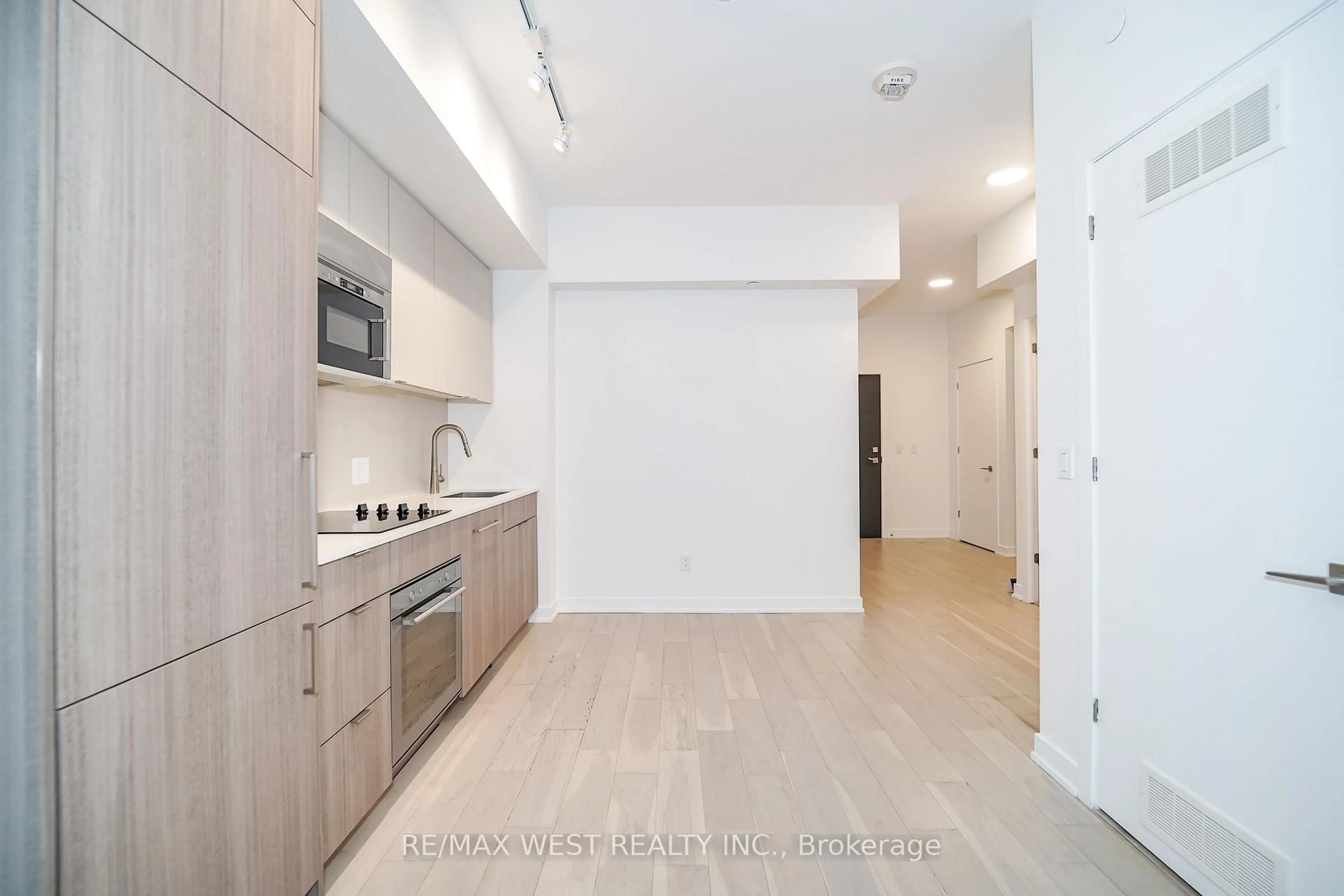 Unknown for 840 St Clair Ave #205, Toronto Ontario M6C 0A4