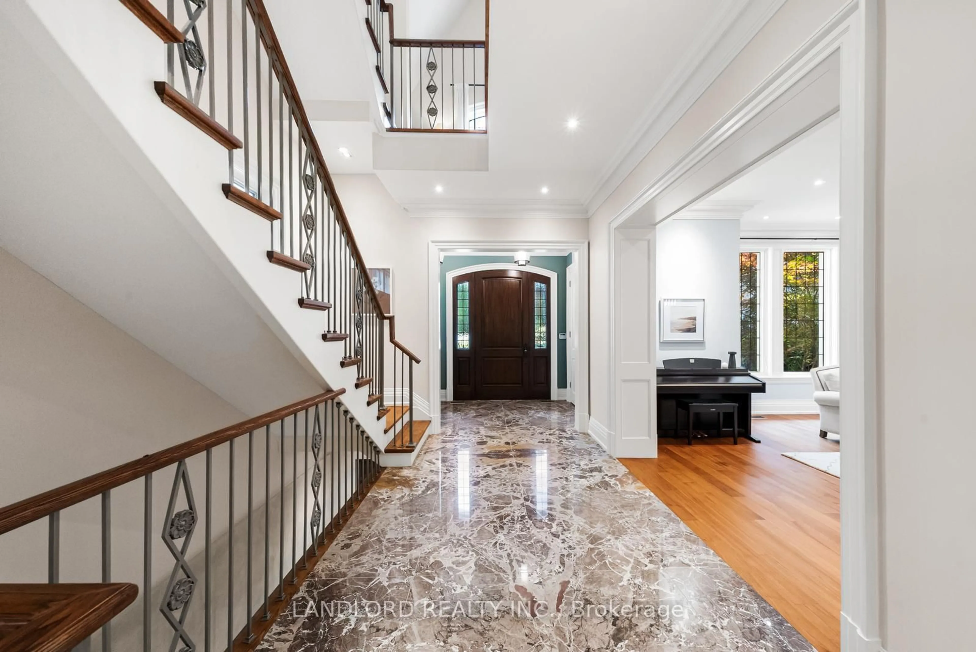Indoor foyer for 94 Inglewood Dr, Toronto Ontario M4T 1H5