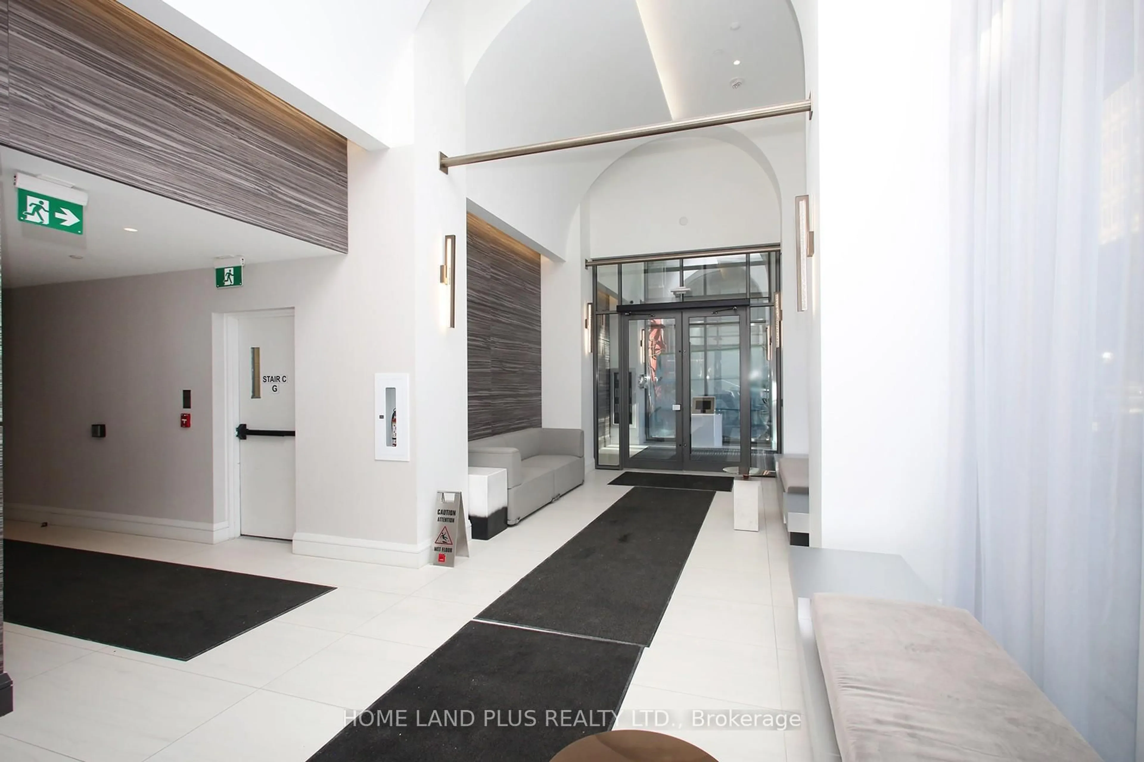 Indoor foyer for 39 Roehampton Ave #2704, Toronto Ontario M4P 1P9