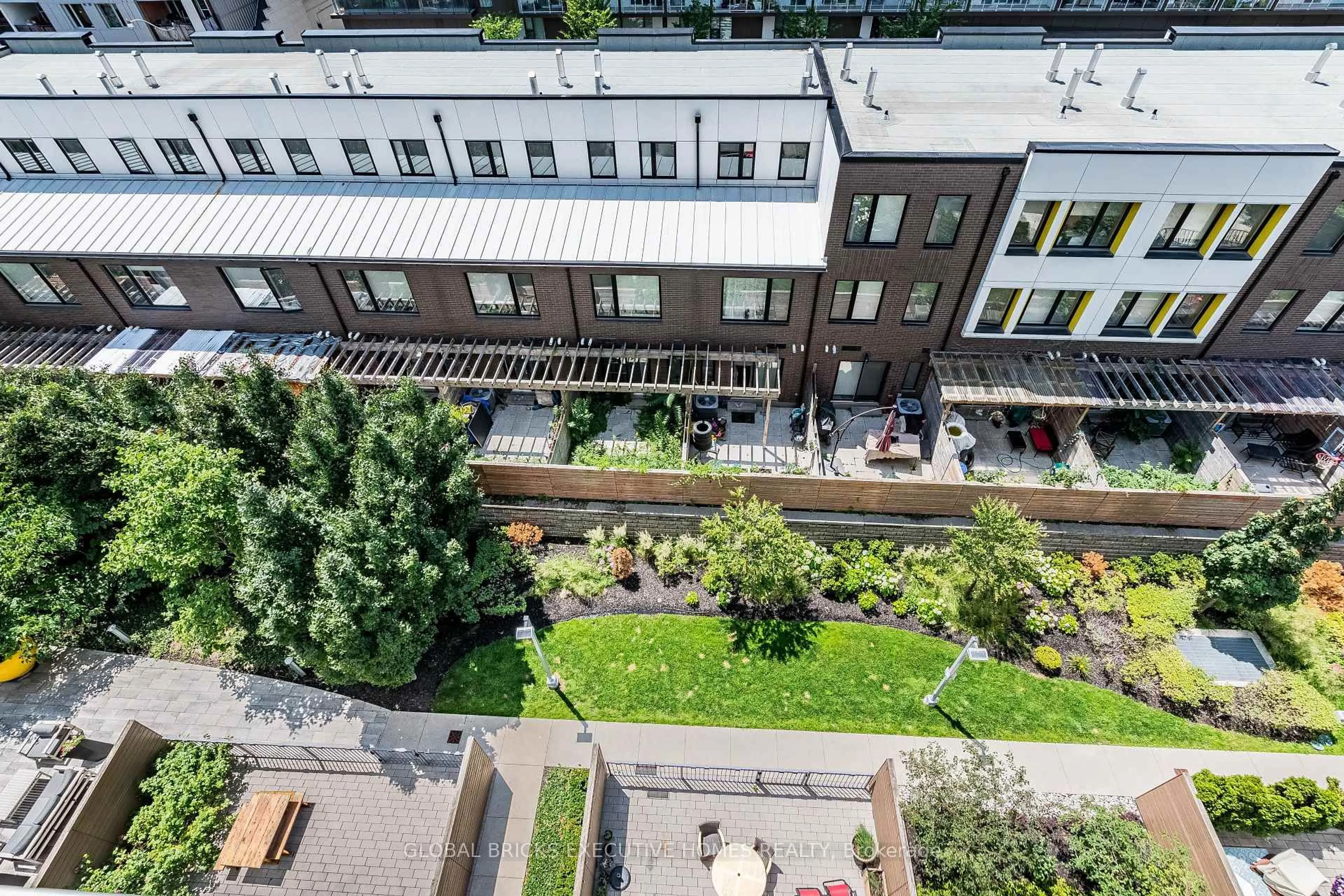 A pic from outside/outdoor area/front of a property/back of a property/a pic from drone, city buildings view from balcony for 38 Cameron St #602, Toronto Ontario M2N 1H1