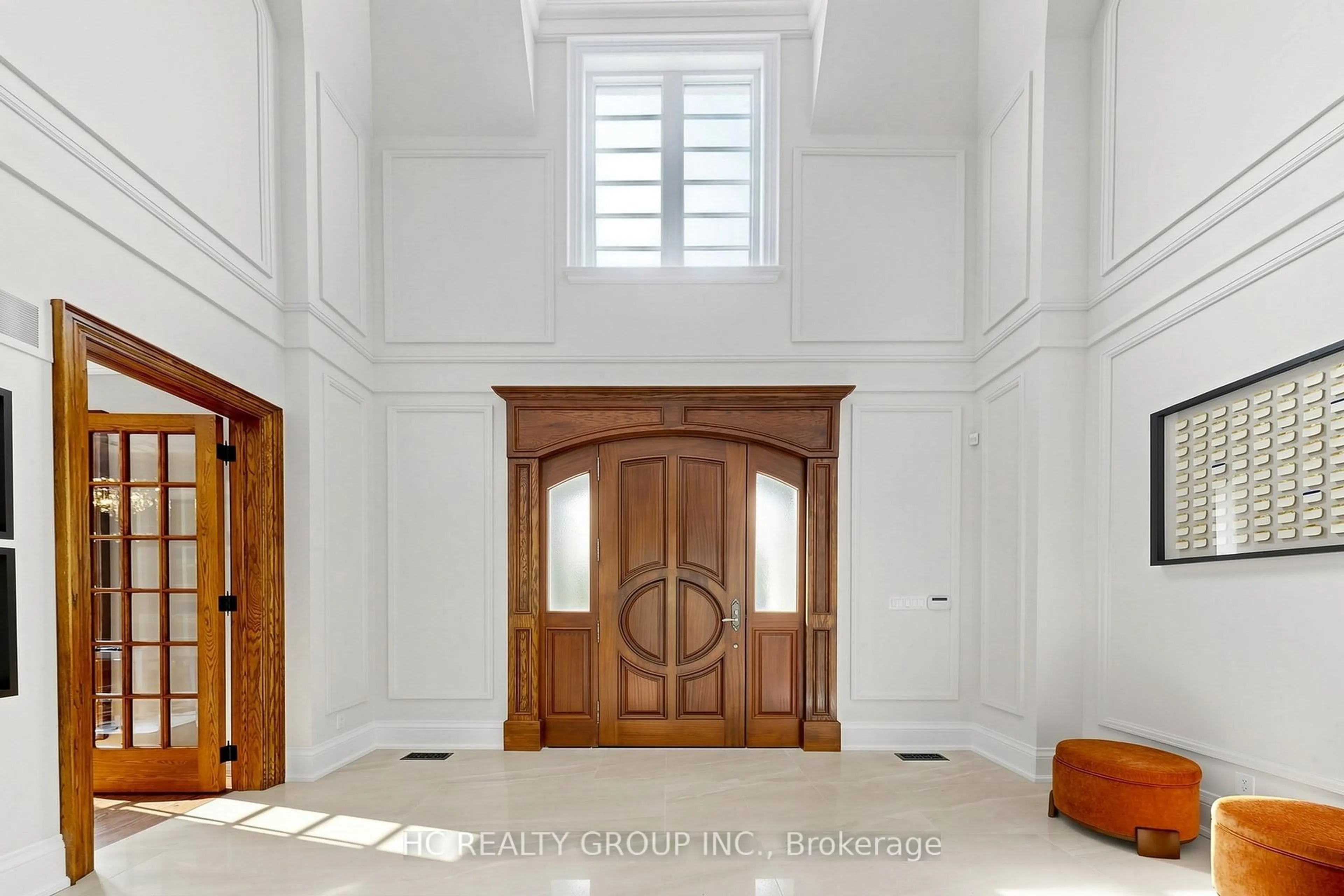 Indoor foyer for 19 Michigan Dr, Toronto Ontario M2M 3H9