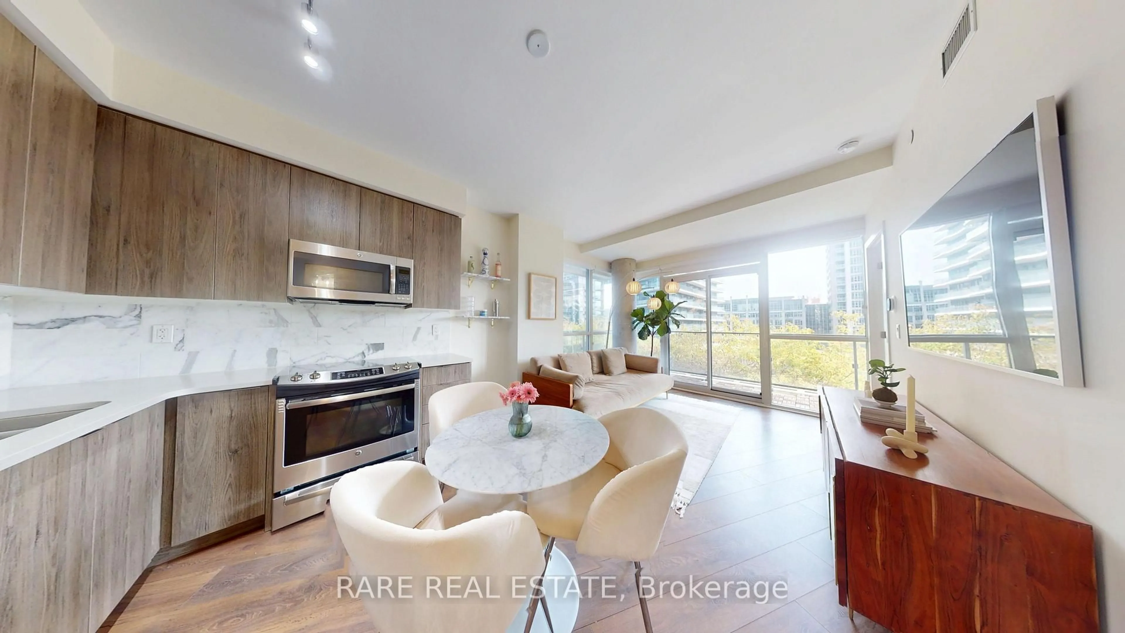 Open concept kitchen, unknown for 50 Bruyeres Mews #905, Toronto Ontario M5V 0A7
