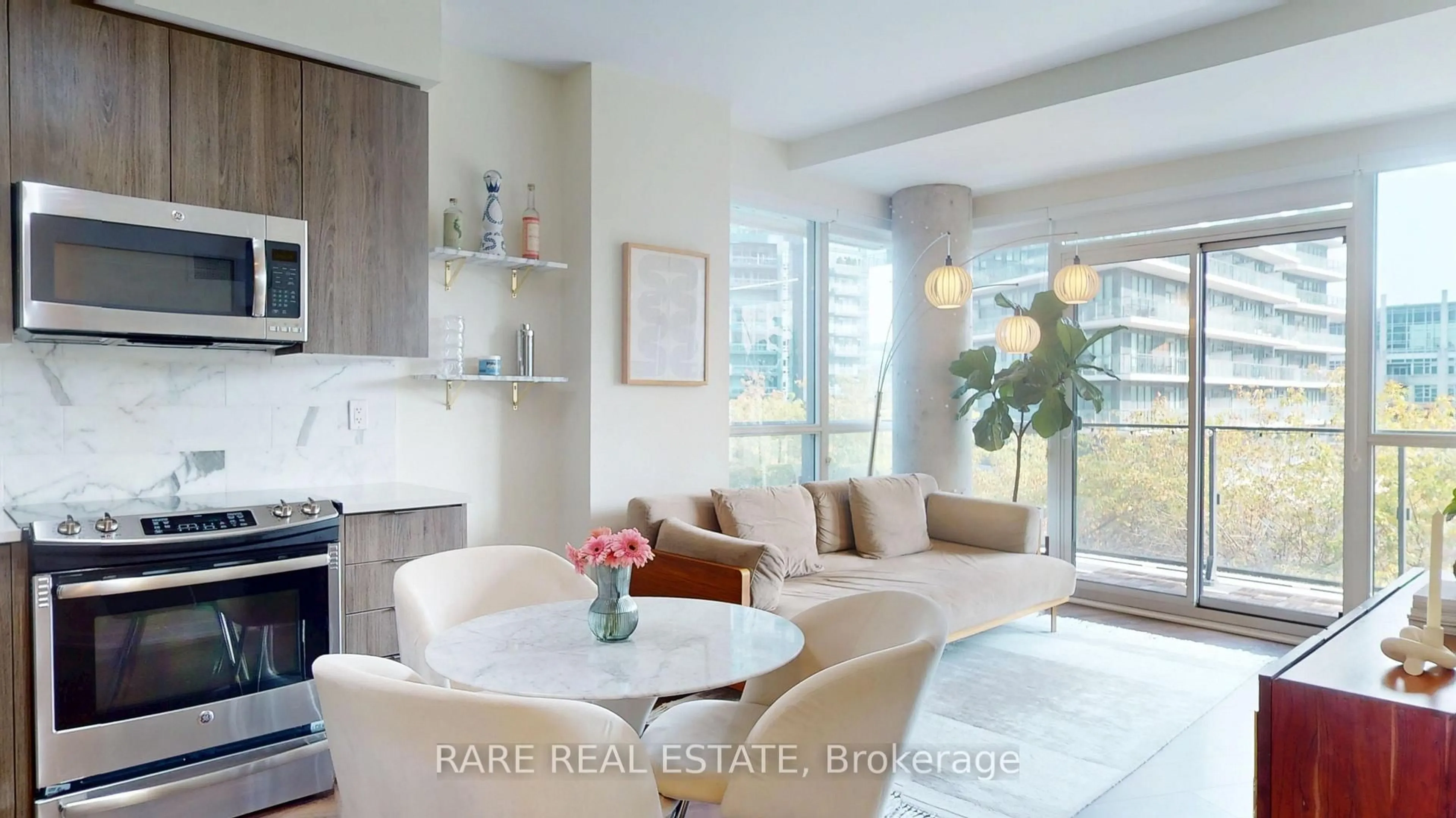 Open concept kitchen, ceramic/tile floor for 50 Bruyeres Mews #905, Toronto Ontario M5V 0A7