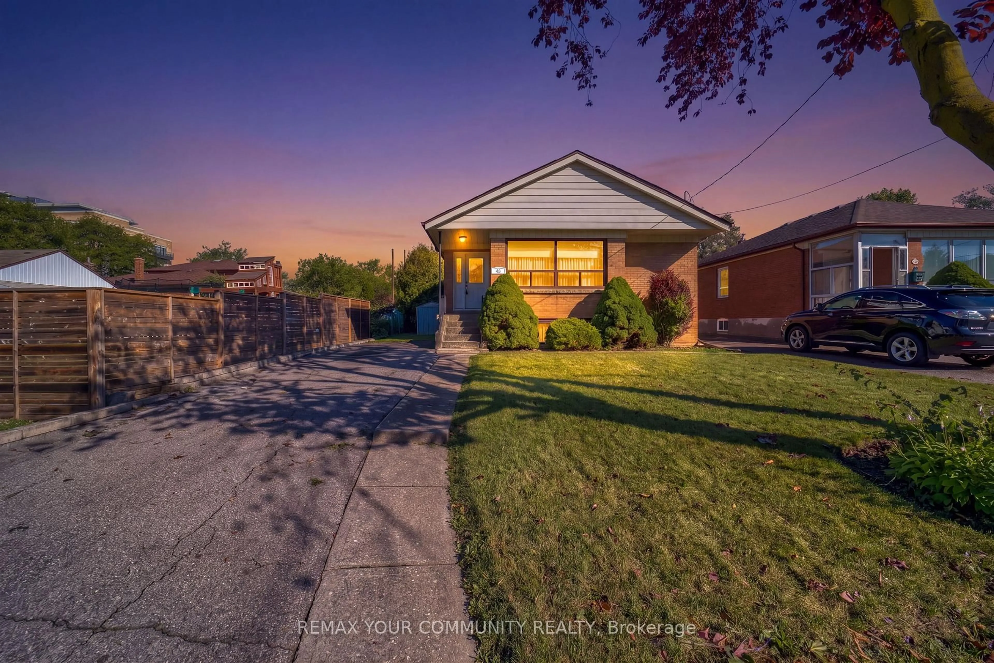 A pic from outside/outdoor area/front of a property/back of a property/a pic from drone, street for 48 Alexis Blvd, Toronto Ontario M3H 2P4