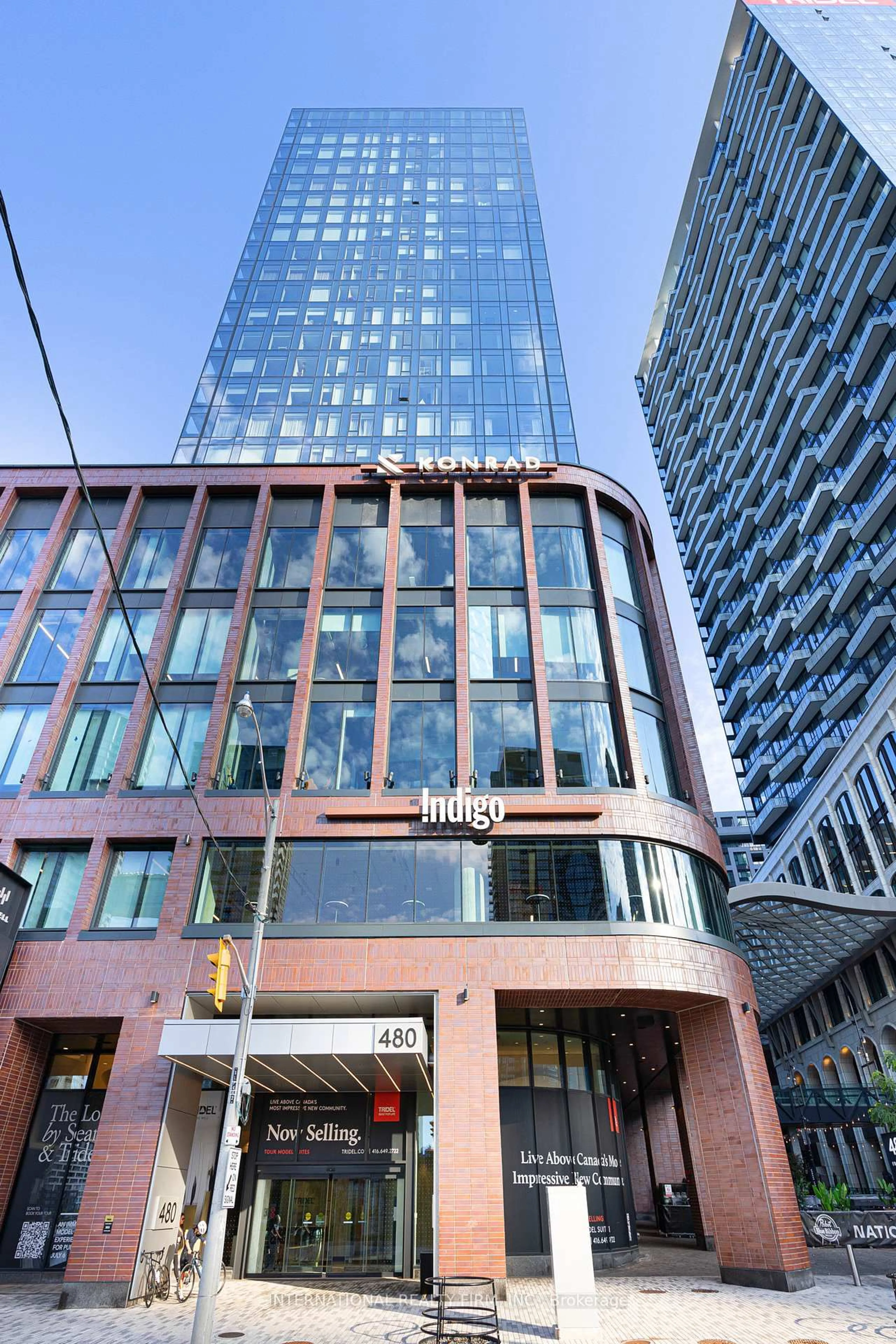 Indoor foyer for 480 FRONT St #1714, Toronto Ontario M5V 0V5
