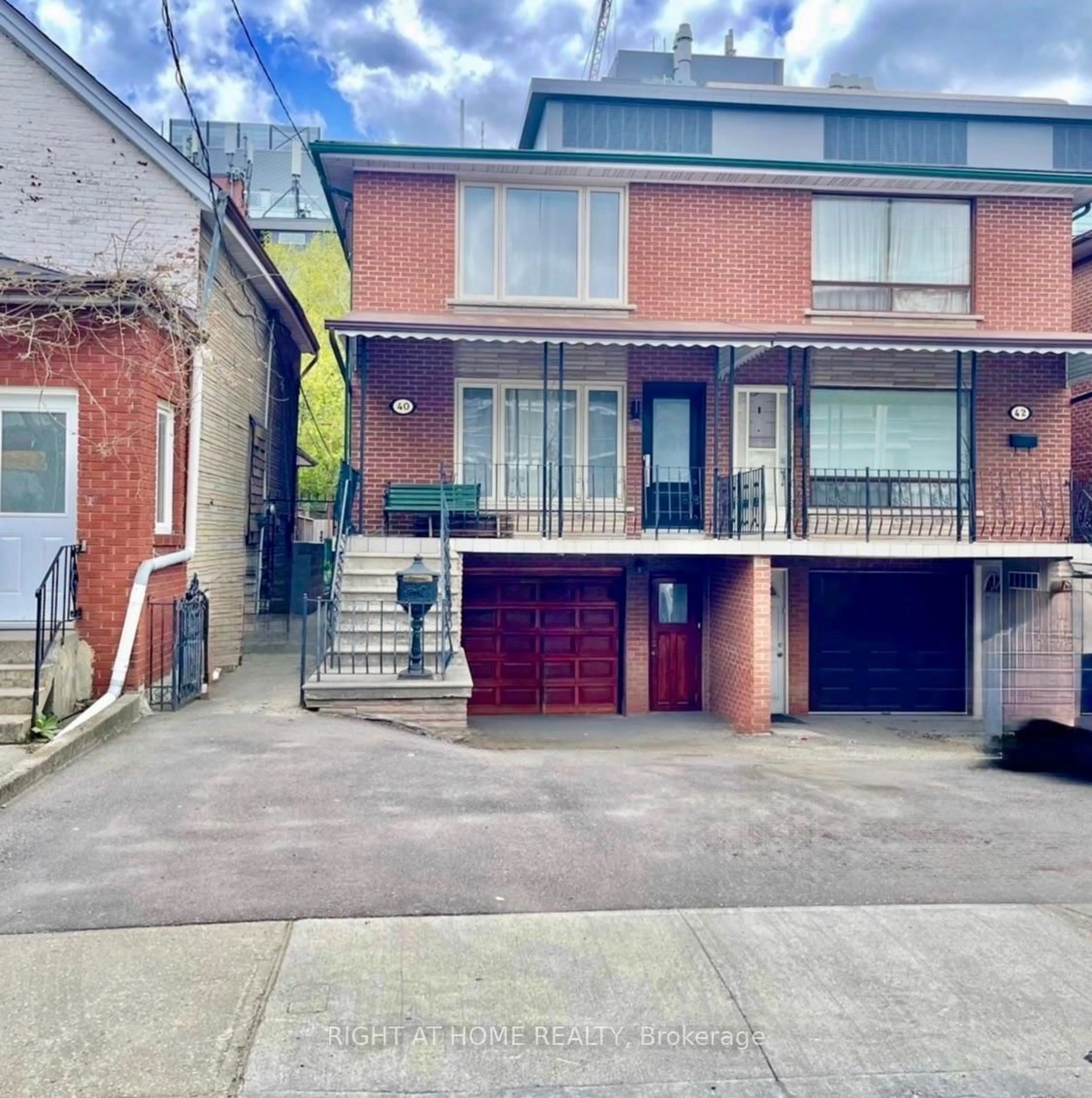 Home with brick exterior material, street for 40 Bellevue Ave, Toronto Ontario M5T 2N4