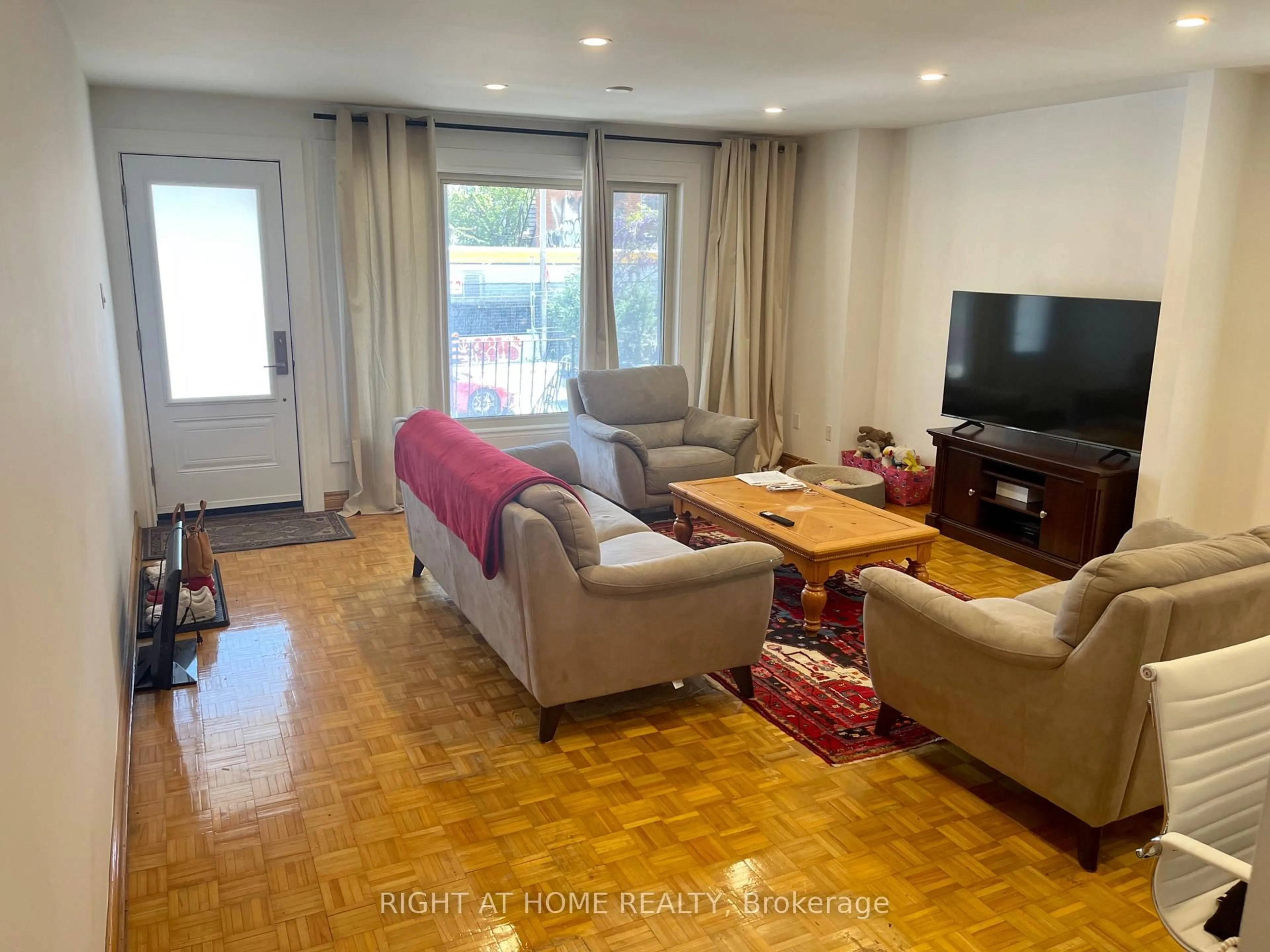 Living room with furniture, wood/laminate floor for 40 Bellevue Ave, Toronto Ontario M5T 2N4