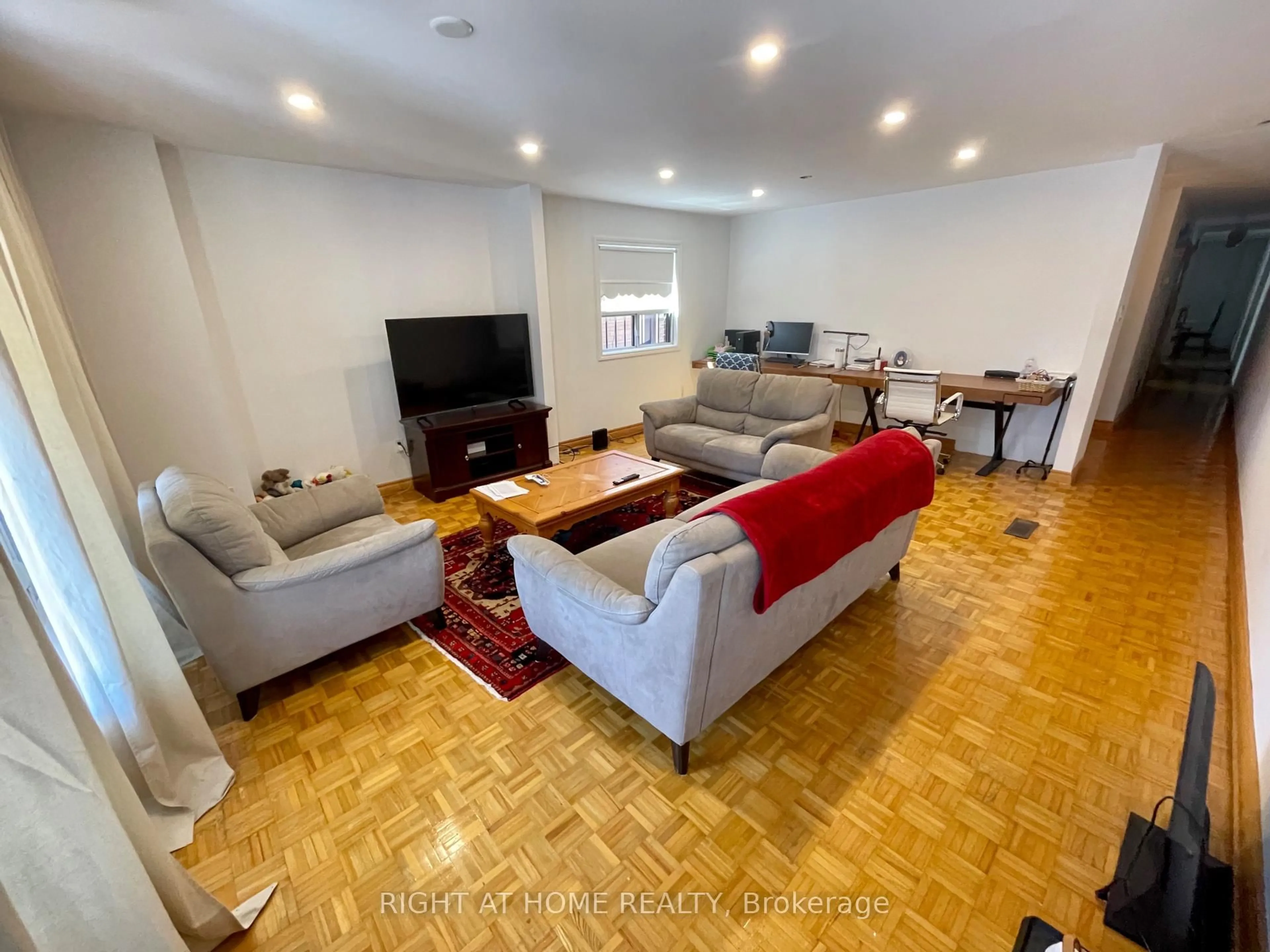 Living room with furniture, unknown for 40 Bellevue Ave, Toronto Ontario M5T 2N4