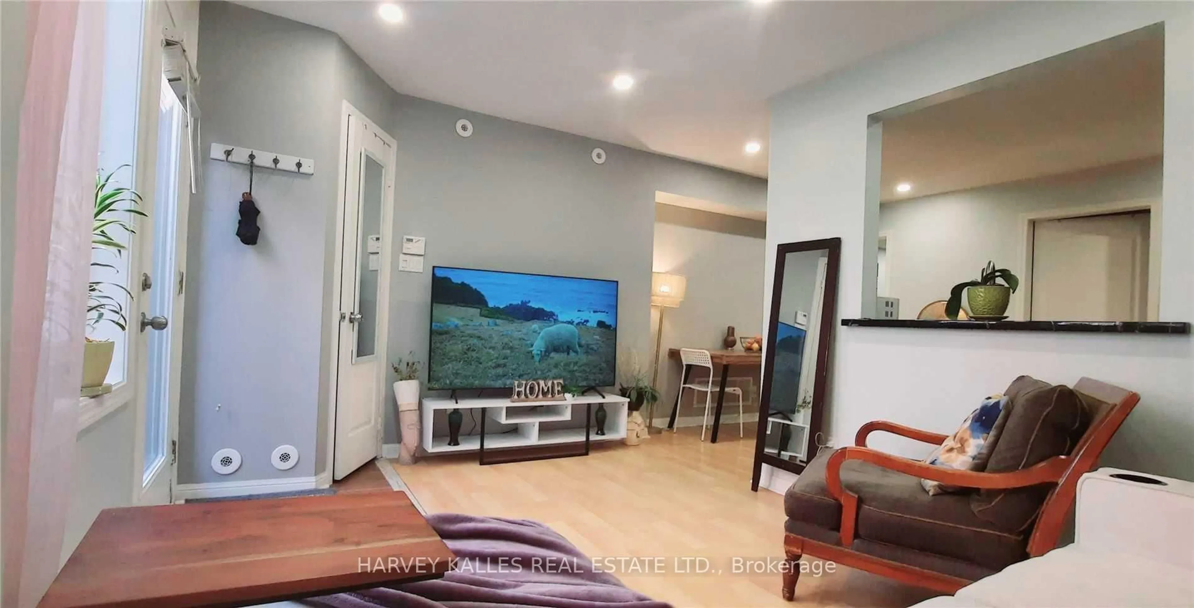 Unknown for 28 Douro St #220, Toronto Ontario M6K 3M4