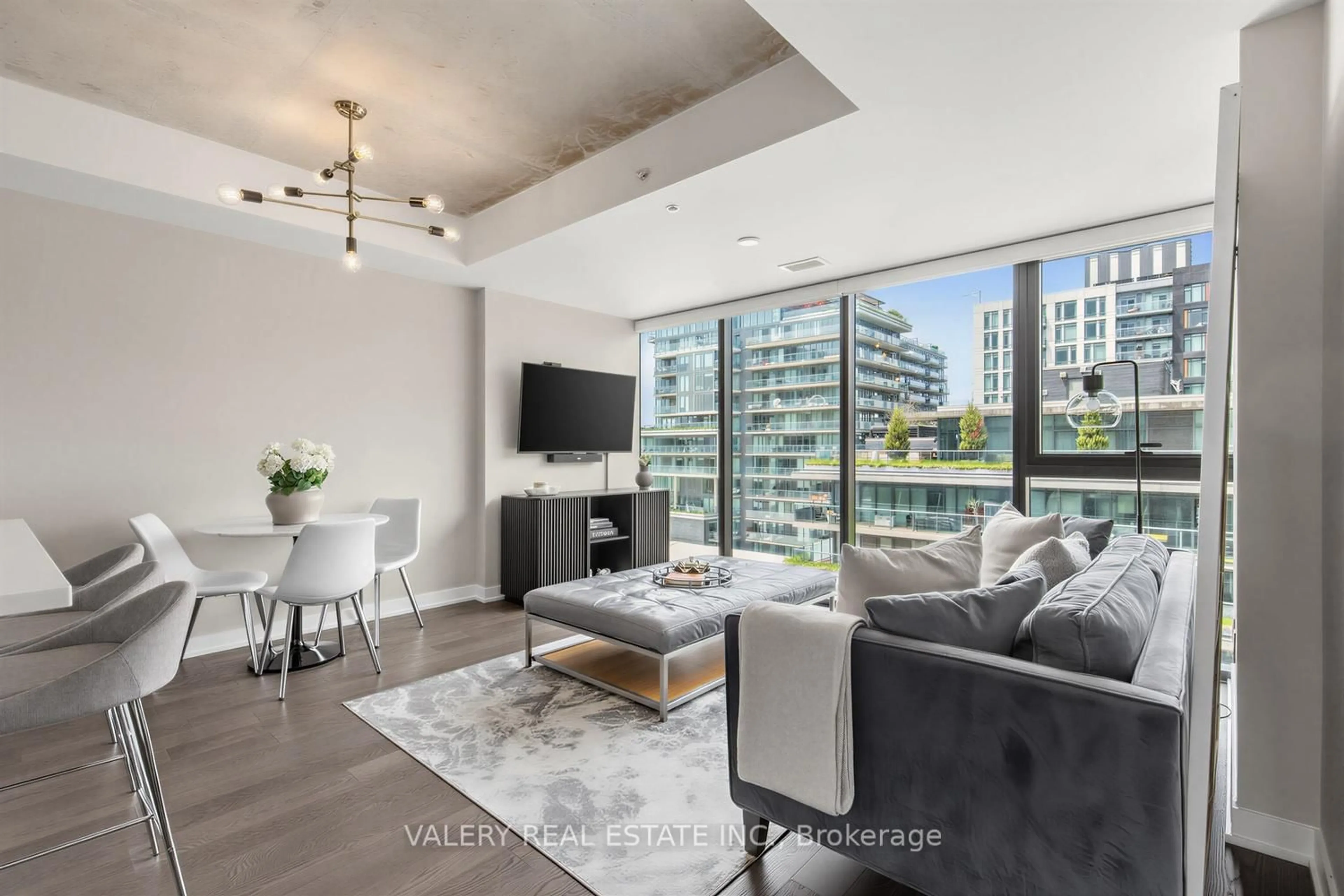 Living room with furniture, unknown for 629 King St #1022, Toronto Ontario M5V 0G9