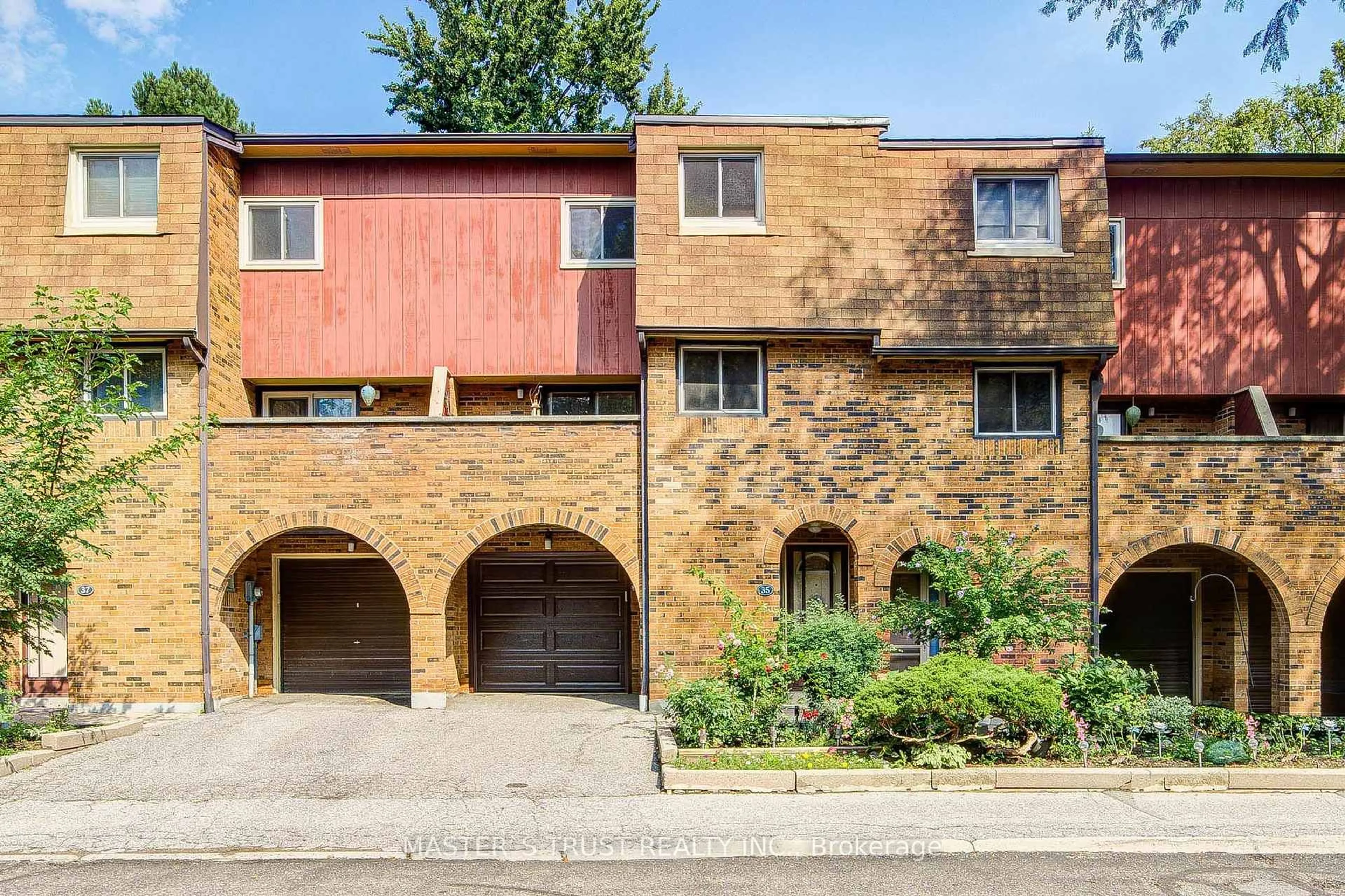 Home with brick exterior material, street for 35 Bards Walkway, Toronto Ontario M2J 4T8