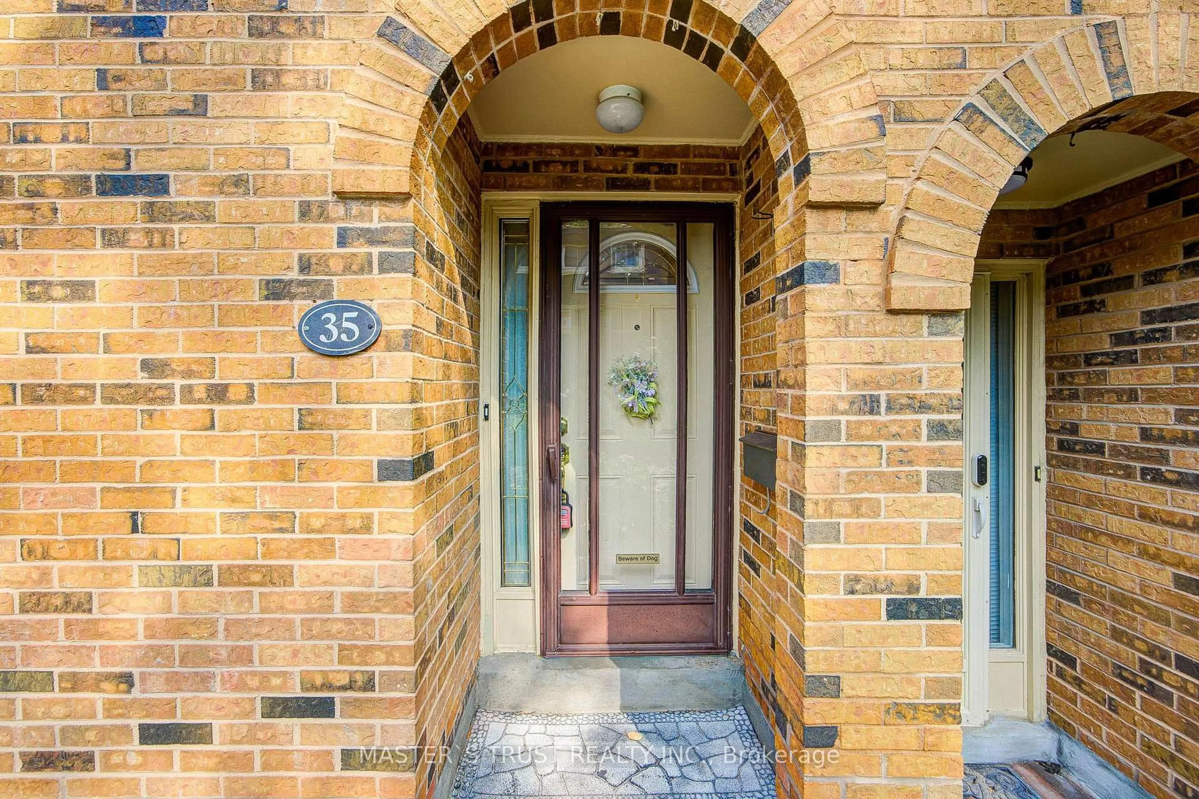 Indoor foyer for 35 Bards Walkway, Toronto Ontario M2J 4T8