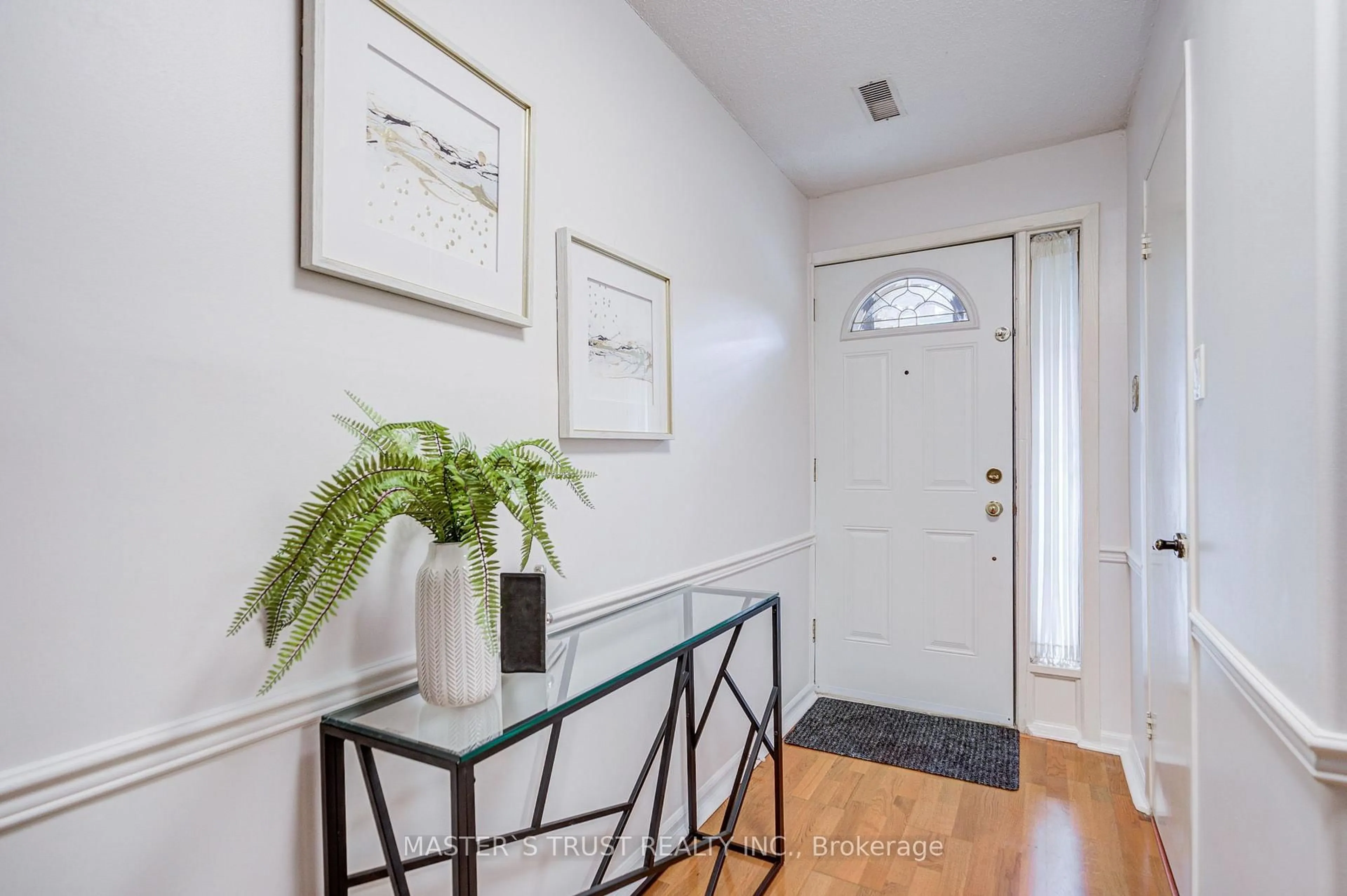 Indoor entryway for 35 Bards Walkway, Toronto Ontario M2J 4T8