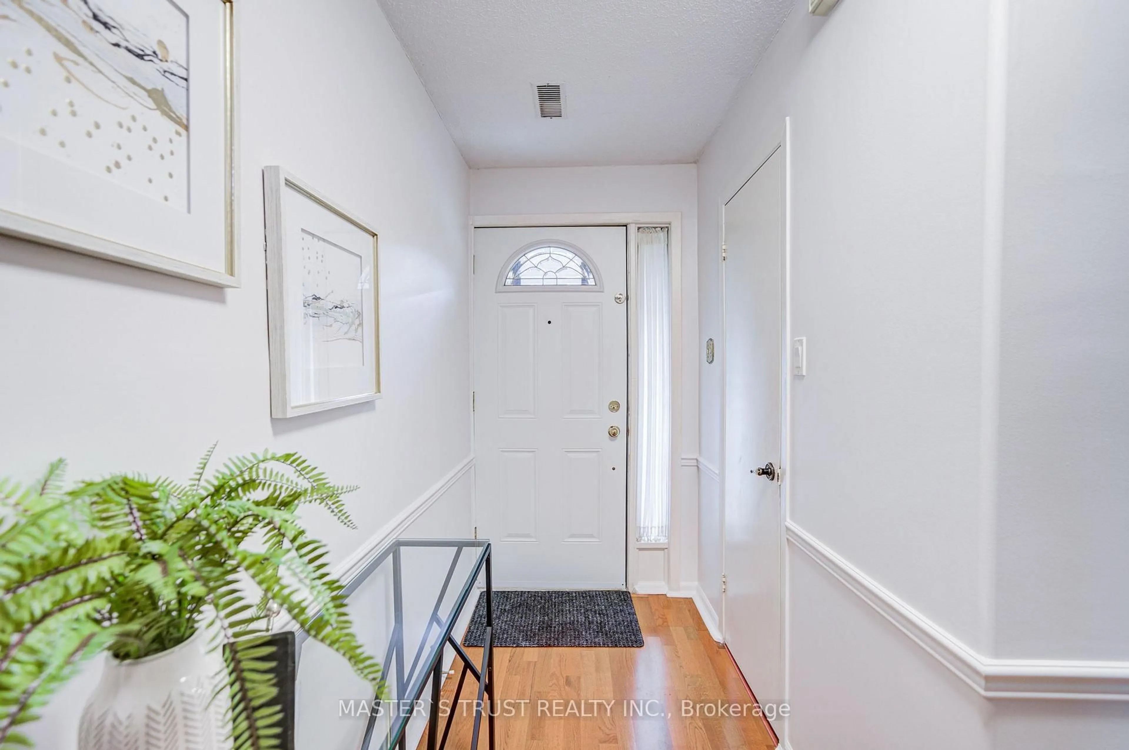 Indoor entryway for 35 Bards Walkway, Toronto Ontario M2J 4T8