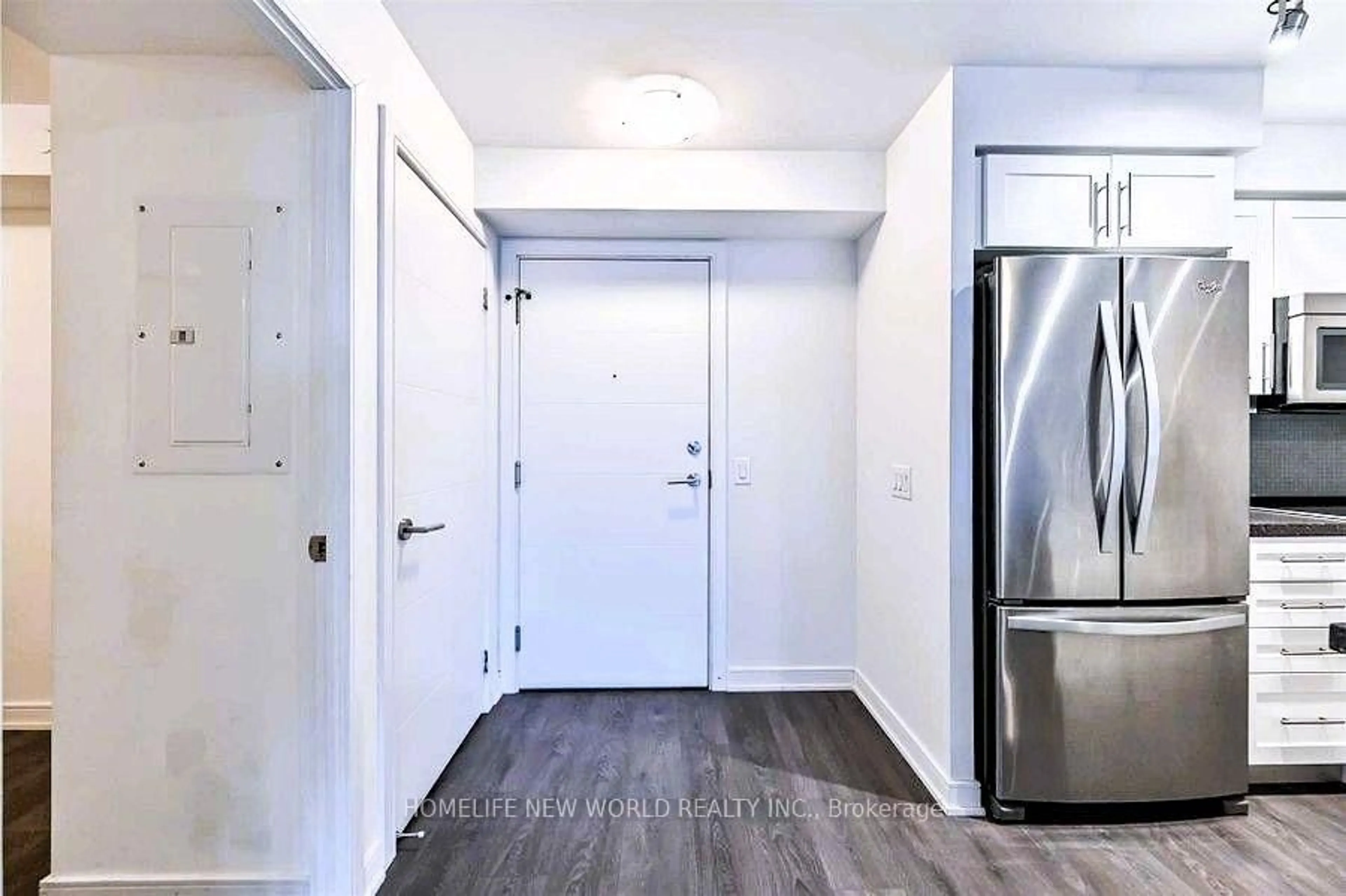 Indoor entryway for 525 Adelaide St #719, Toronto Ontario M5V 1T6