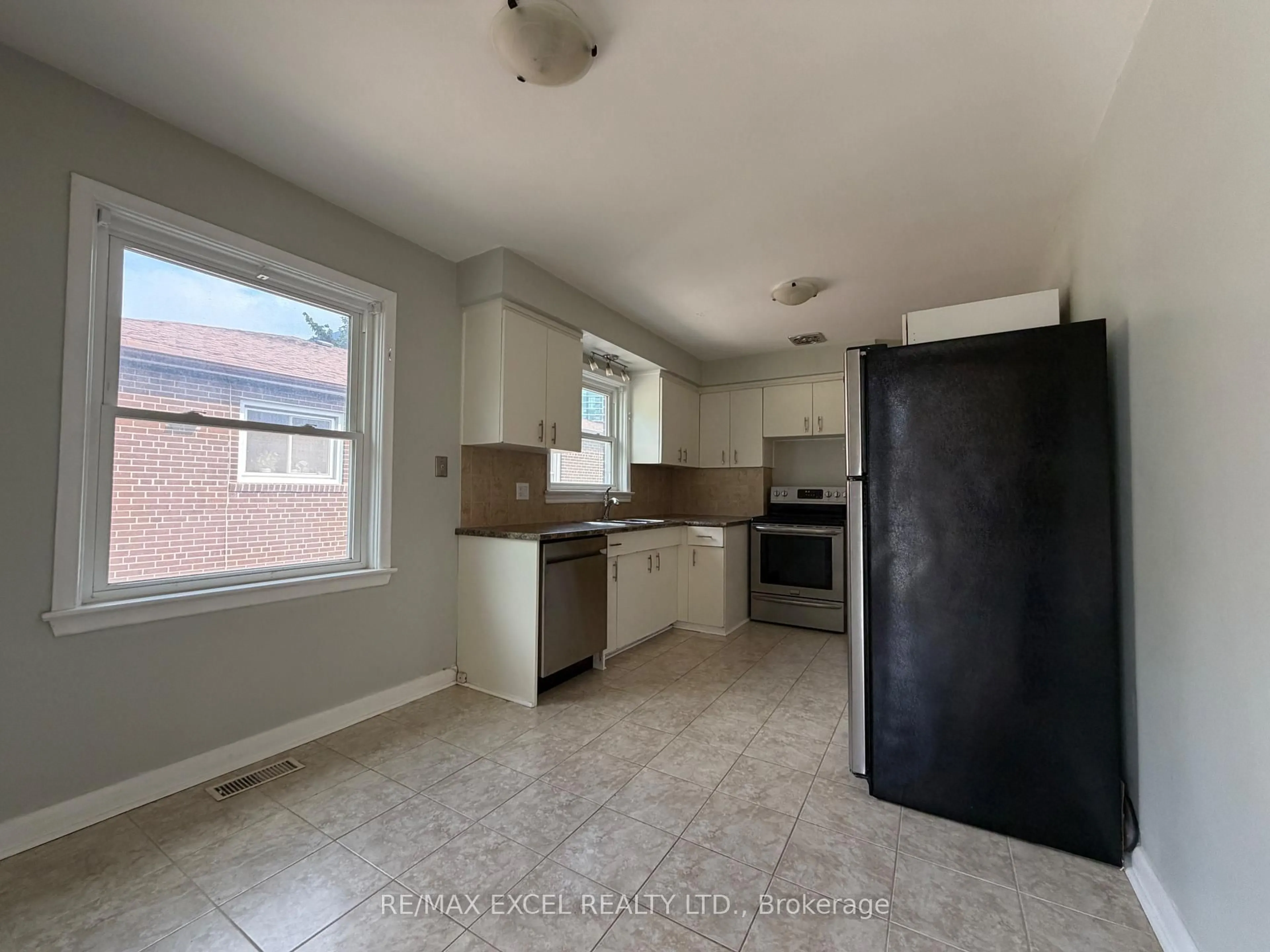 Unknown for 23 Linelle St, Toronto Ontario M2N 2J4