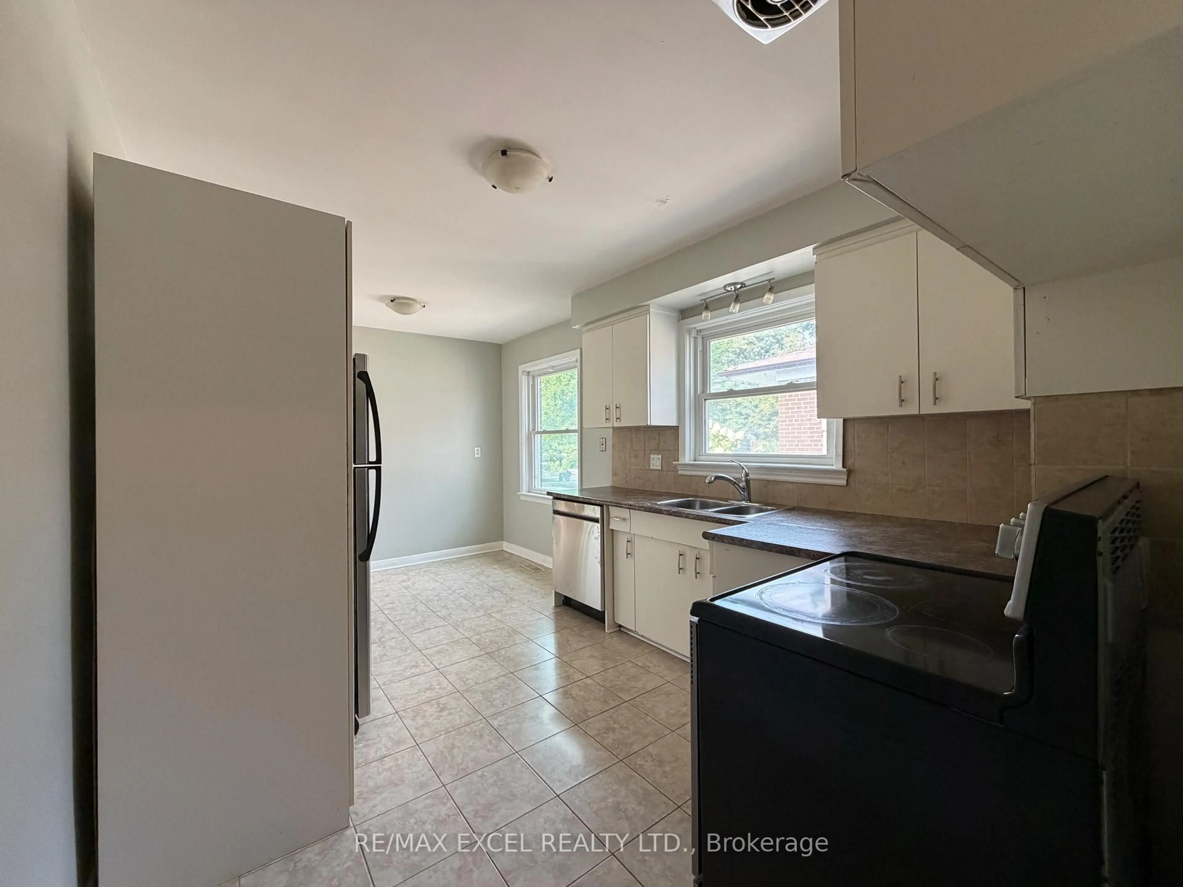Standard kitchen, unknown for 23 Linelle St, Toronto Ontario M2N 2J4