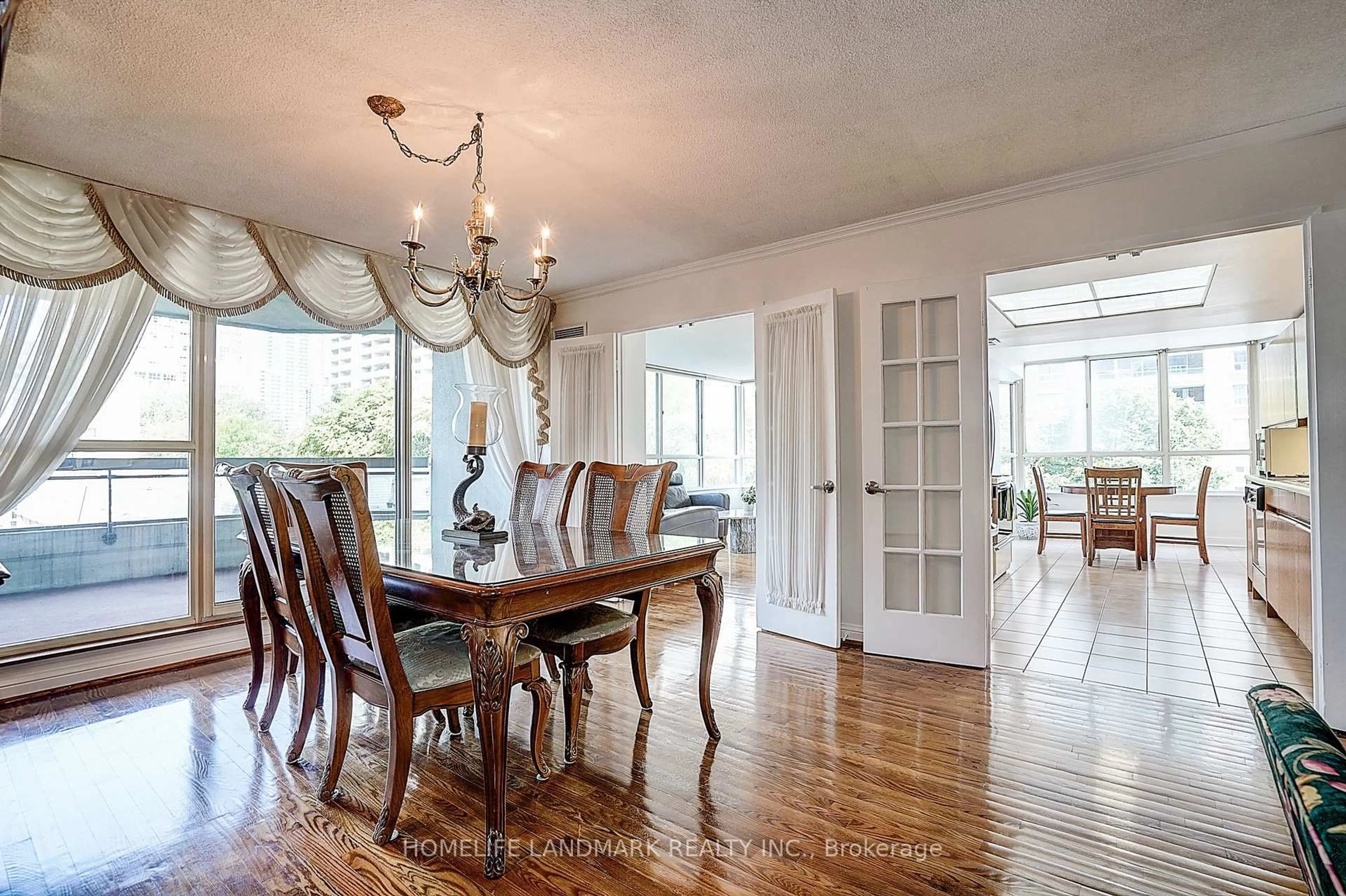 Dining room, wood/laminate floor for 130 Carlton St #503, Toronto Ontario M5A 4K3